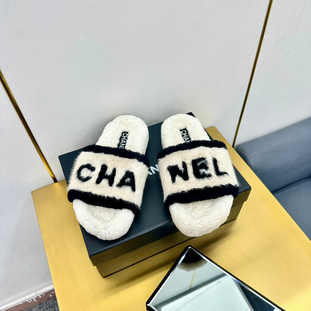 CC 26s Sandals White Black Shearling 139997