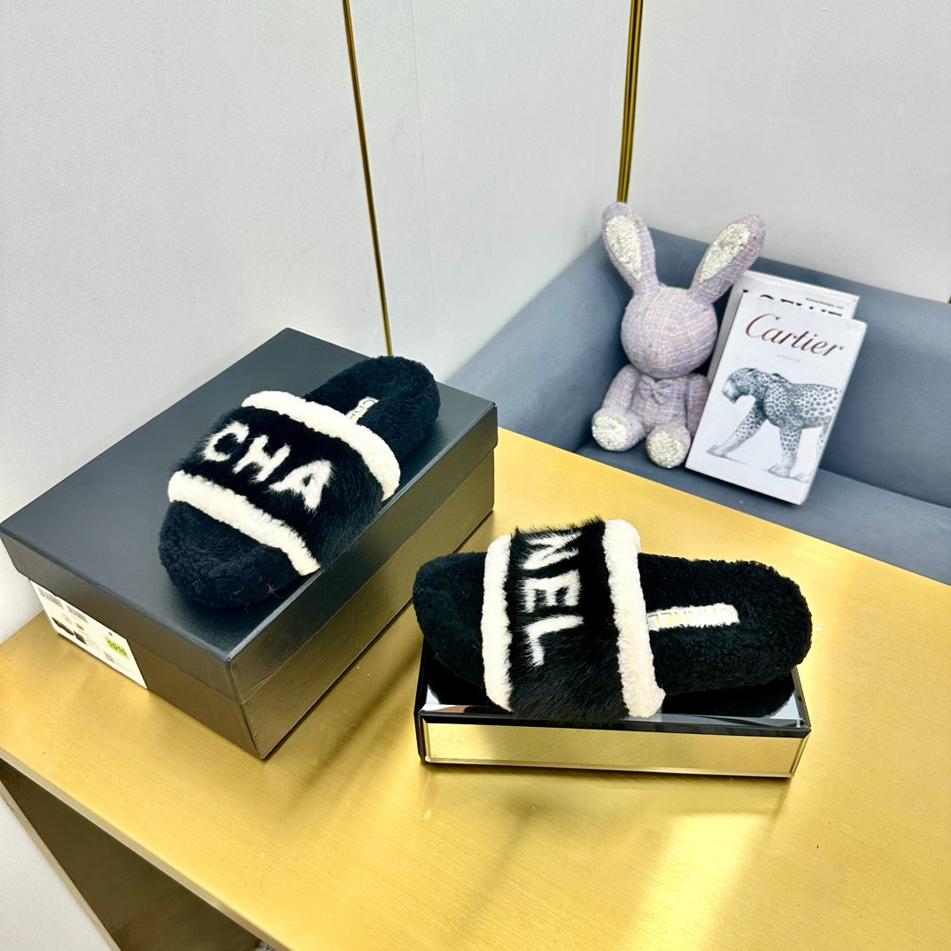 CC 26s Sandals Black White Shearling 139999