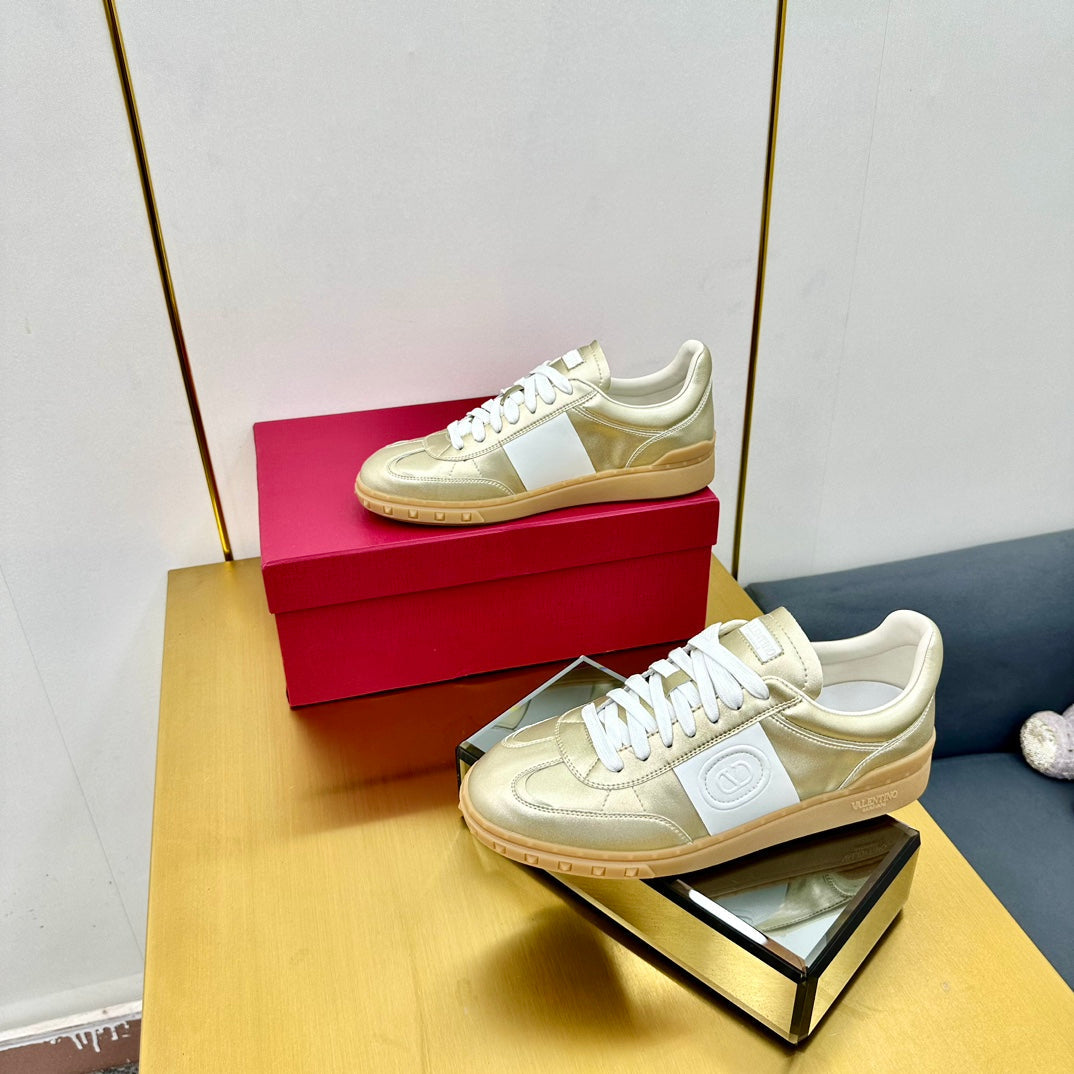 VT 26s Upvillage Sneakers Gold White Suede Leather 927023