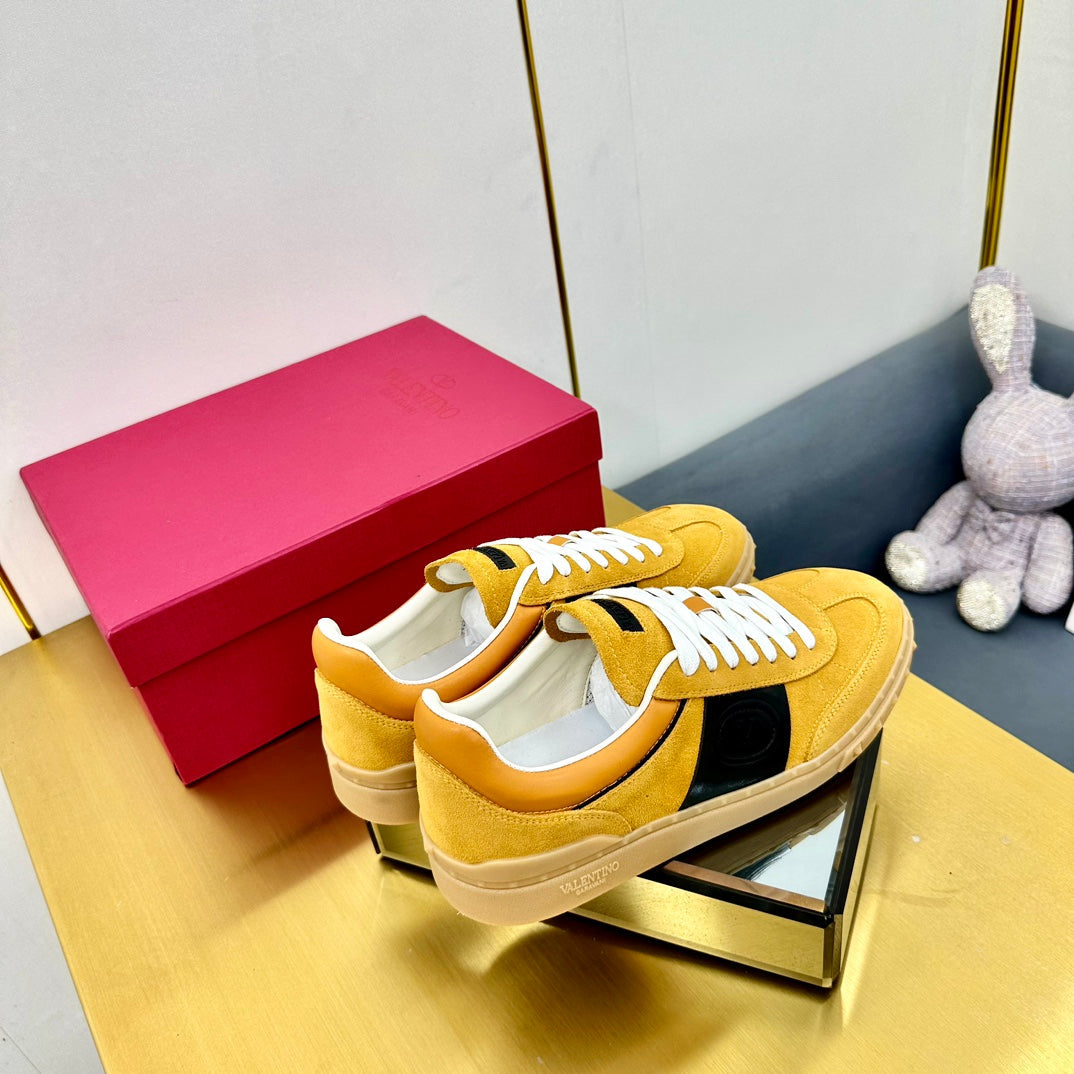 VT 26s Upvillage Sneakers Yellow Black Suede Leather 927027