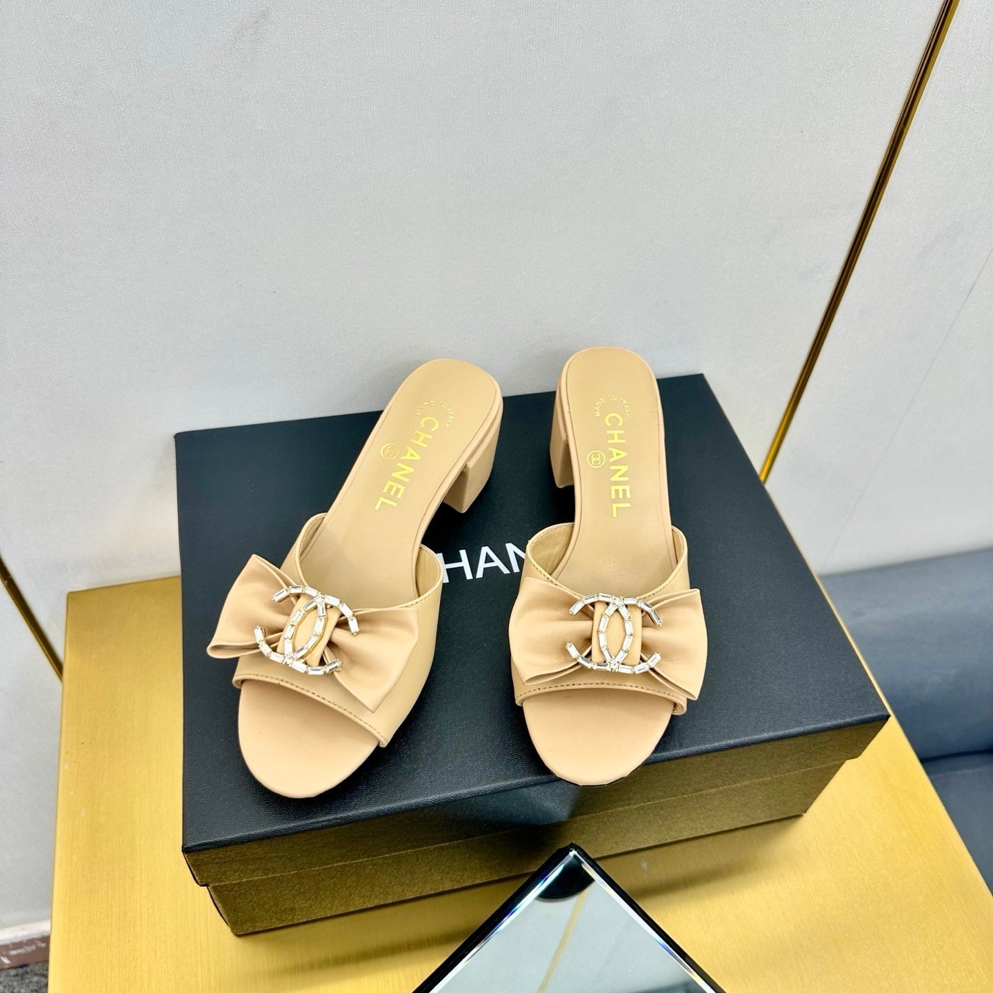 cc 25 bow mule sandal 50mm beige sheepskin 238477