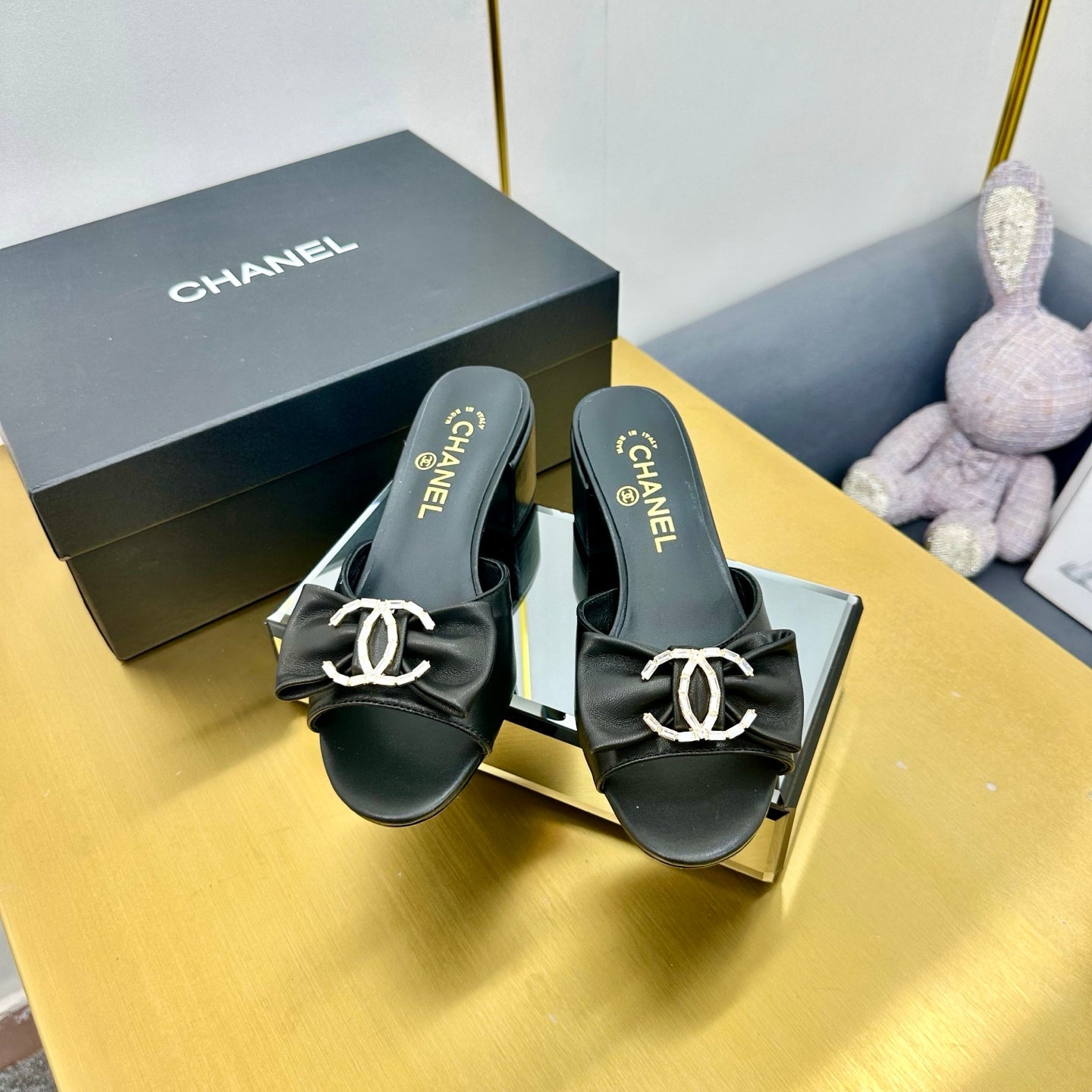 cc 25 bow mule sandal 50mm black sheepskin 238478