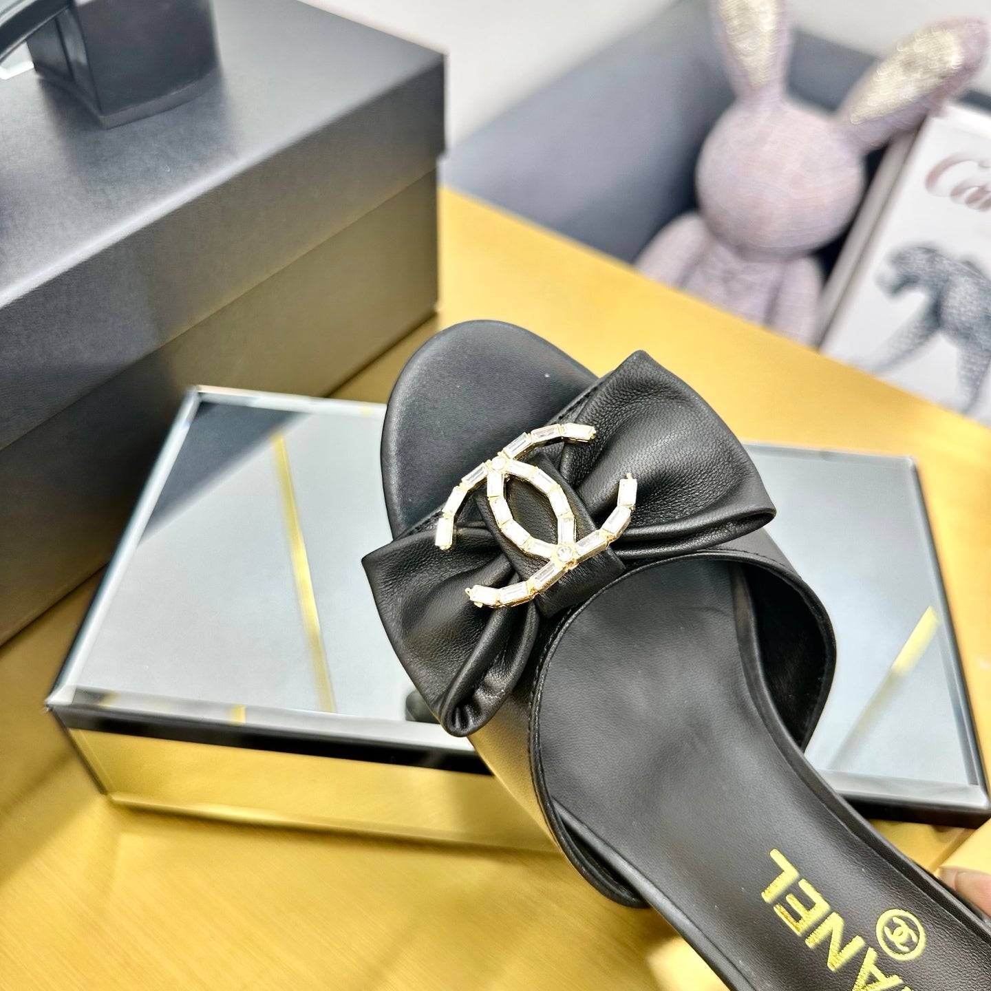 cc 25 bow mule sandal 50mm black sheepskin 238478