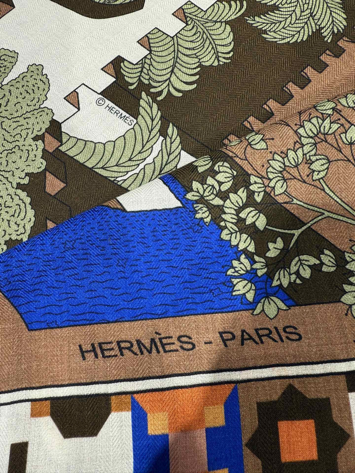 HM Le Palais Des Quatre Vents Shawl 140 Brown Colorful Silk Cashmere