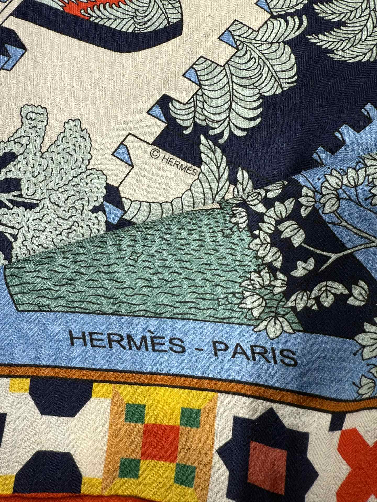 HM Le Palais Des Quatre Vents Shawl 140 Blue Colorful Silk Cashmere