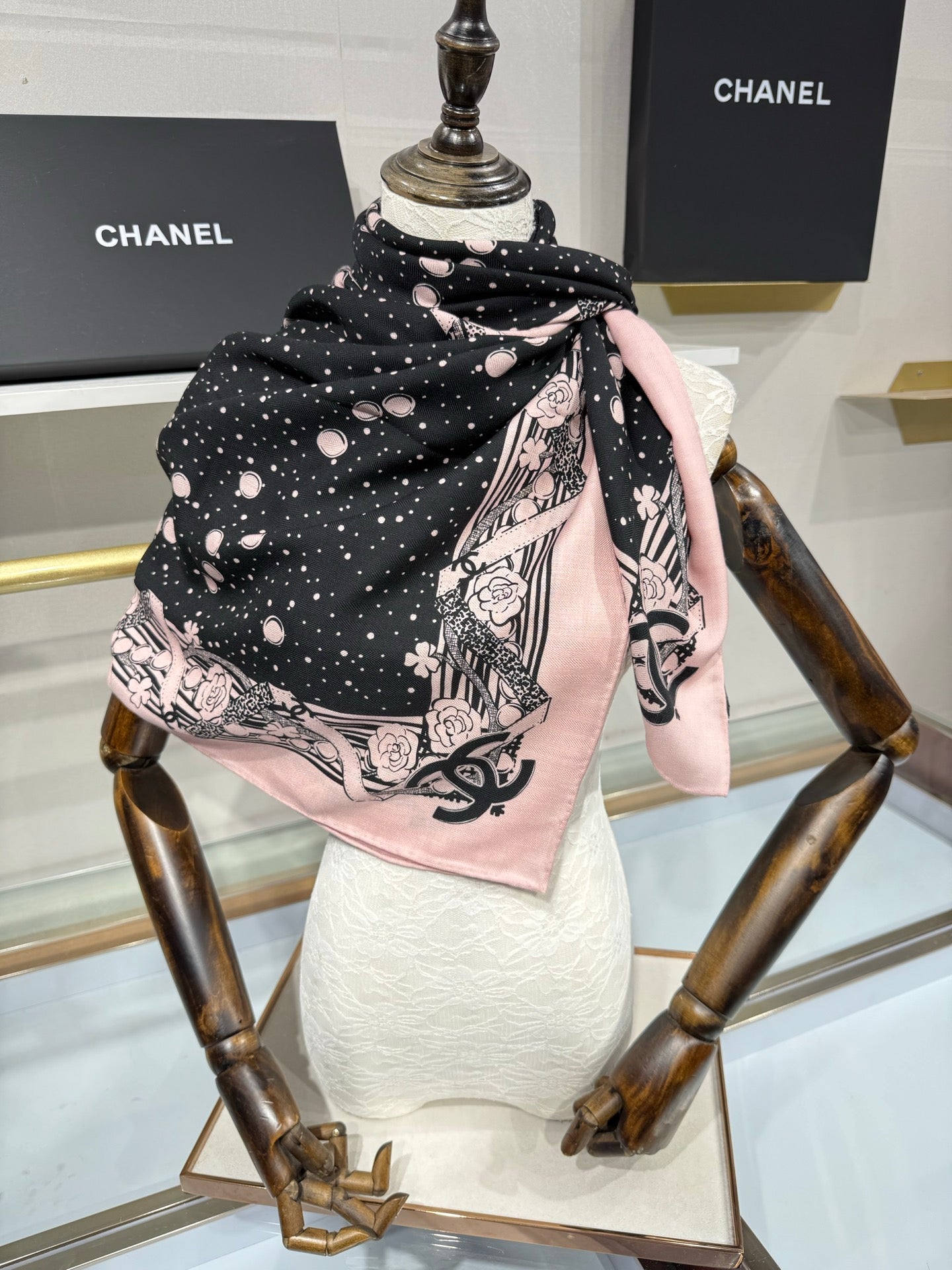 CC 26s Shawl 140x140cm Black Pink Cashmere Silk 212965