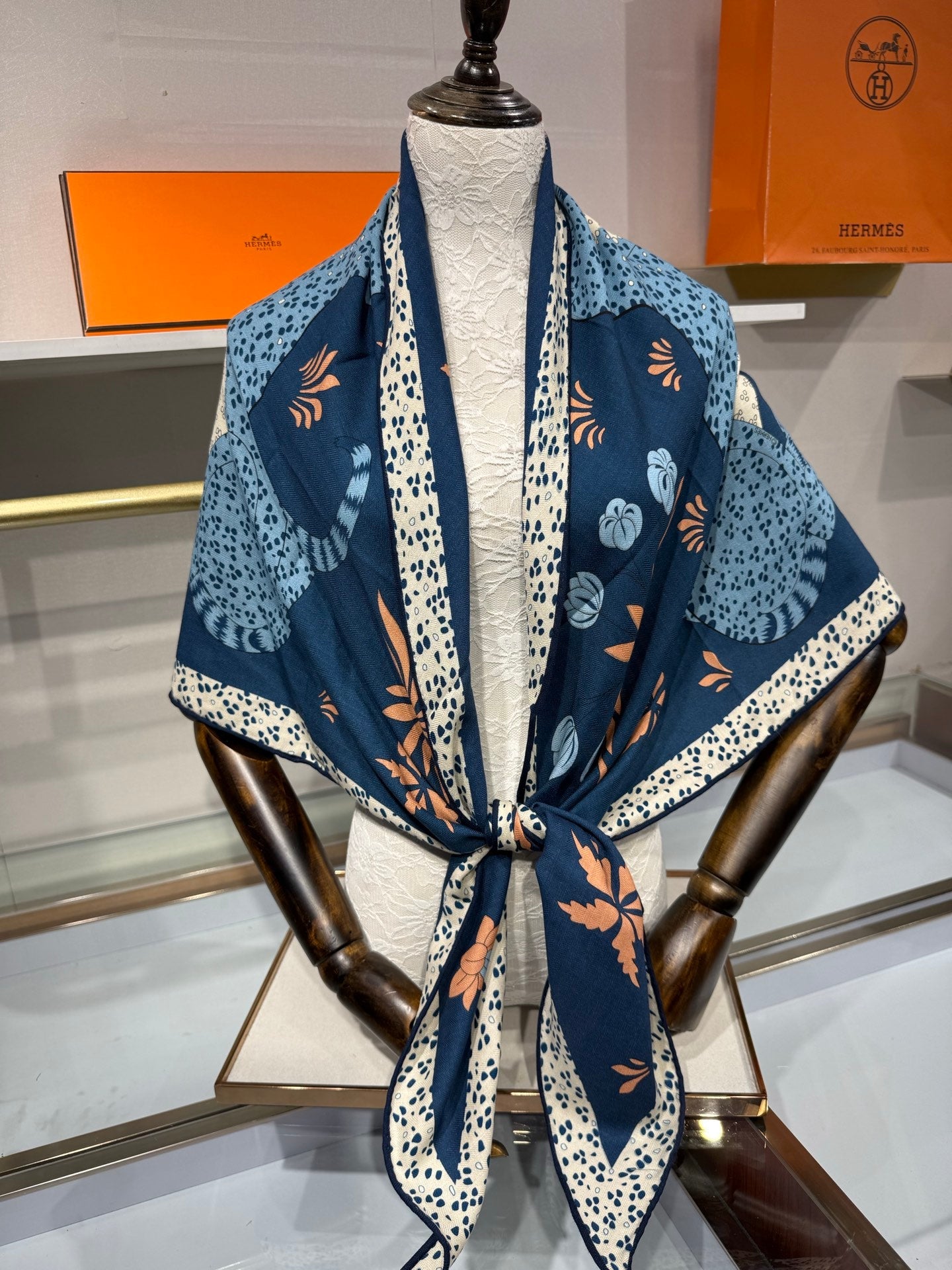 HM 26s Scarf 140 In Cashmere And Silk 216583