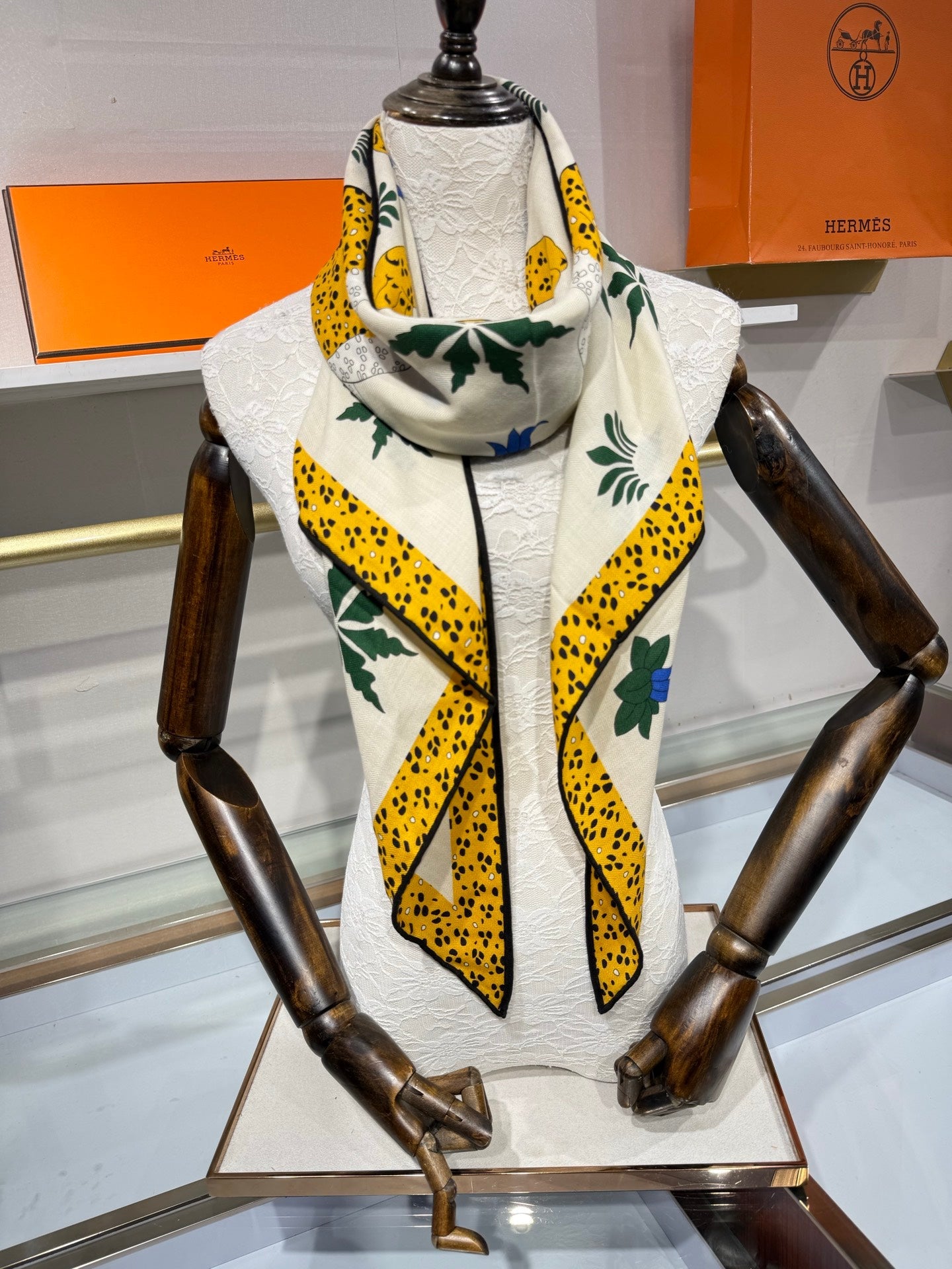 HM 26s Scarf 140 In Cashmere And Silk 216589