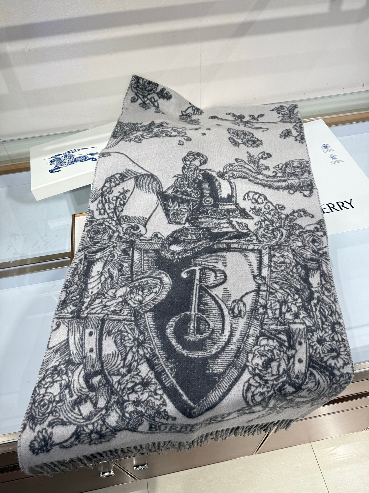 Burberry 26s Knight B Shield Jacquard Scarf 210cm Grey Black Cashmere 219694