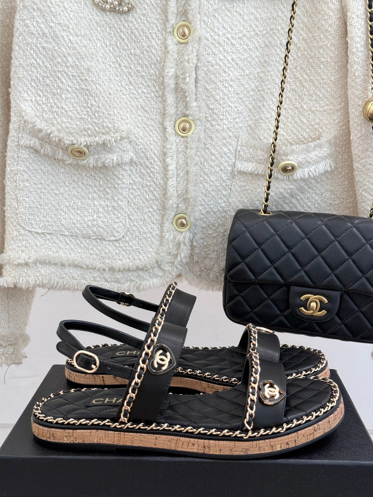 FLAT CHAIN HEART SANDAL IN BLACK LAMBSKIN