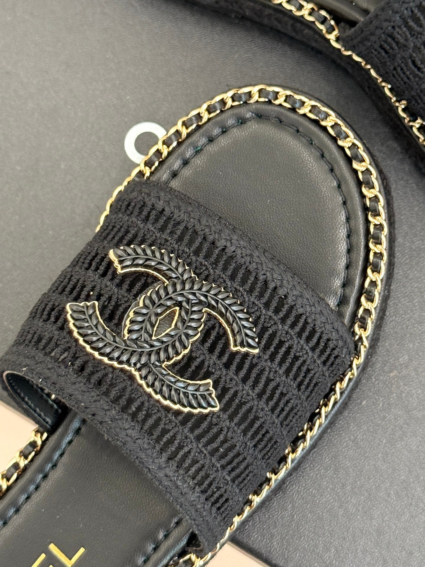 CC Mesh Hollow Chain Double C Thick-Soled Slippers 20mm Black 265647