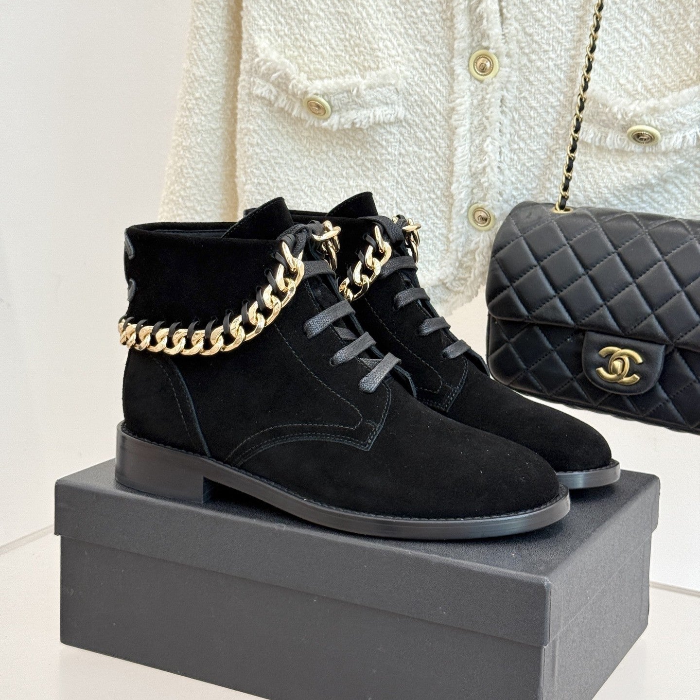 CC Classic Large Chain Martin Booots Black Suede 404671