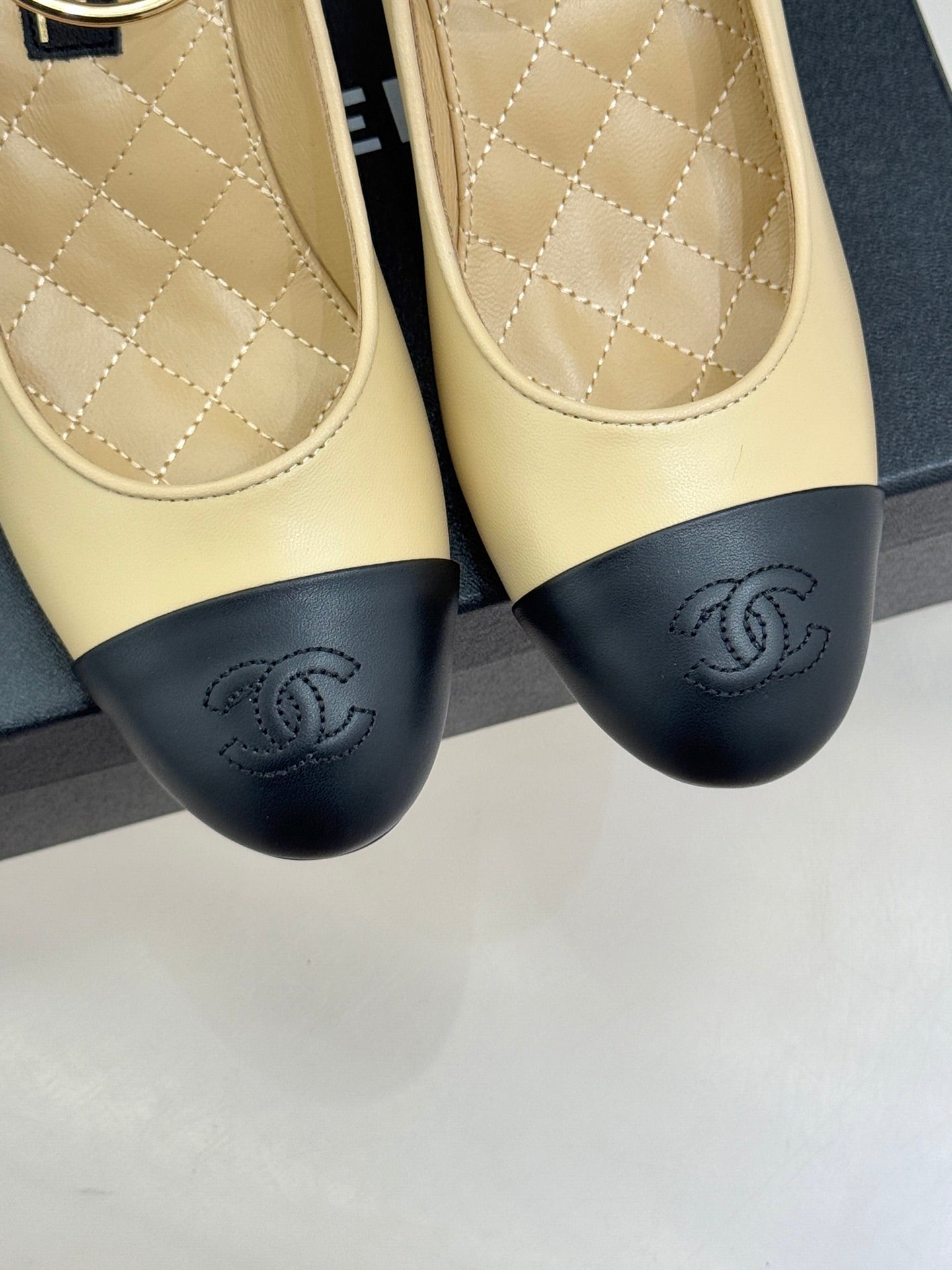 CC 26C Ribbon Camellia Mary Jane With Giant Pearl Black Beige Lambskin