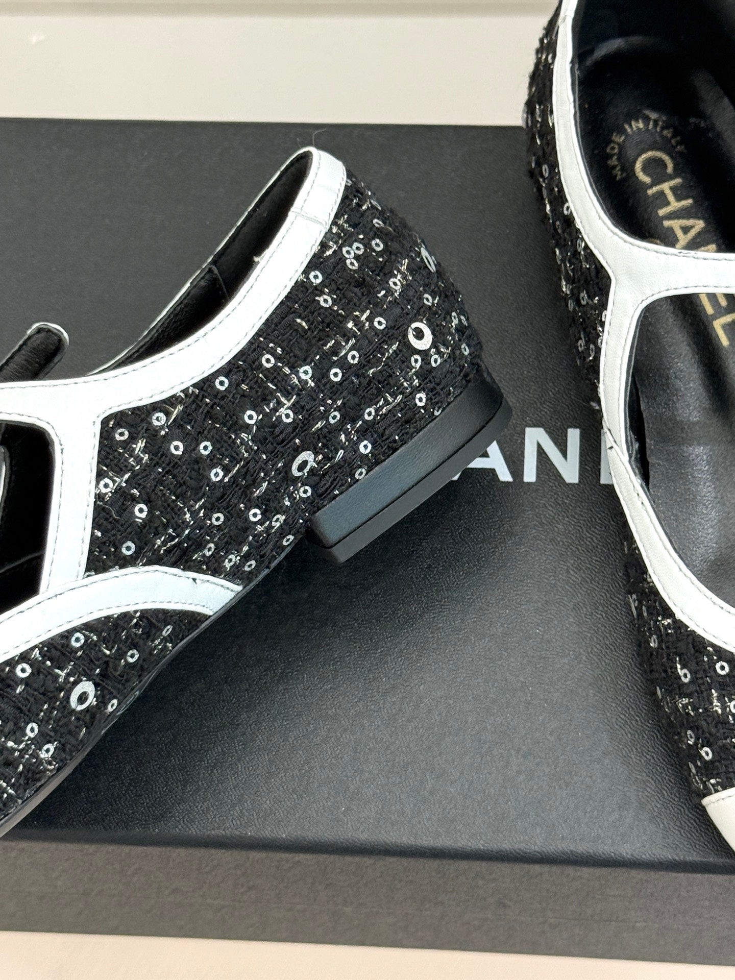 CC 26s Square-Toe Mary Jane Shoes Black White Tweed Leather 920425