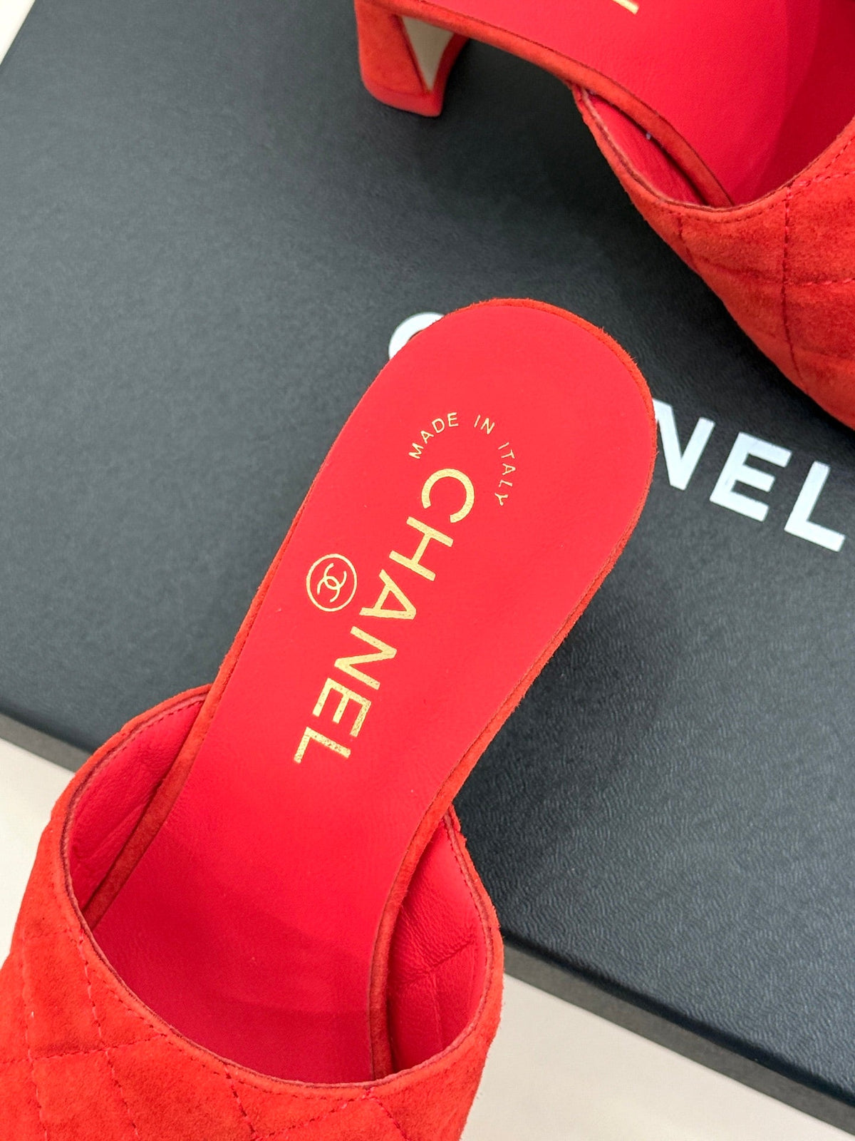 CC 26s High-Heeled Sandals Red Diamond-Patterned Suede 920296