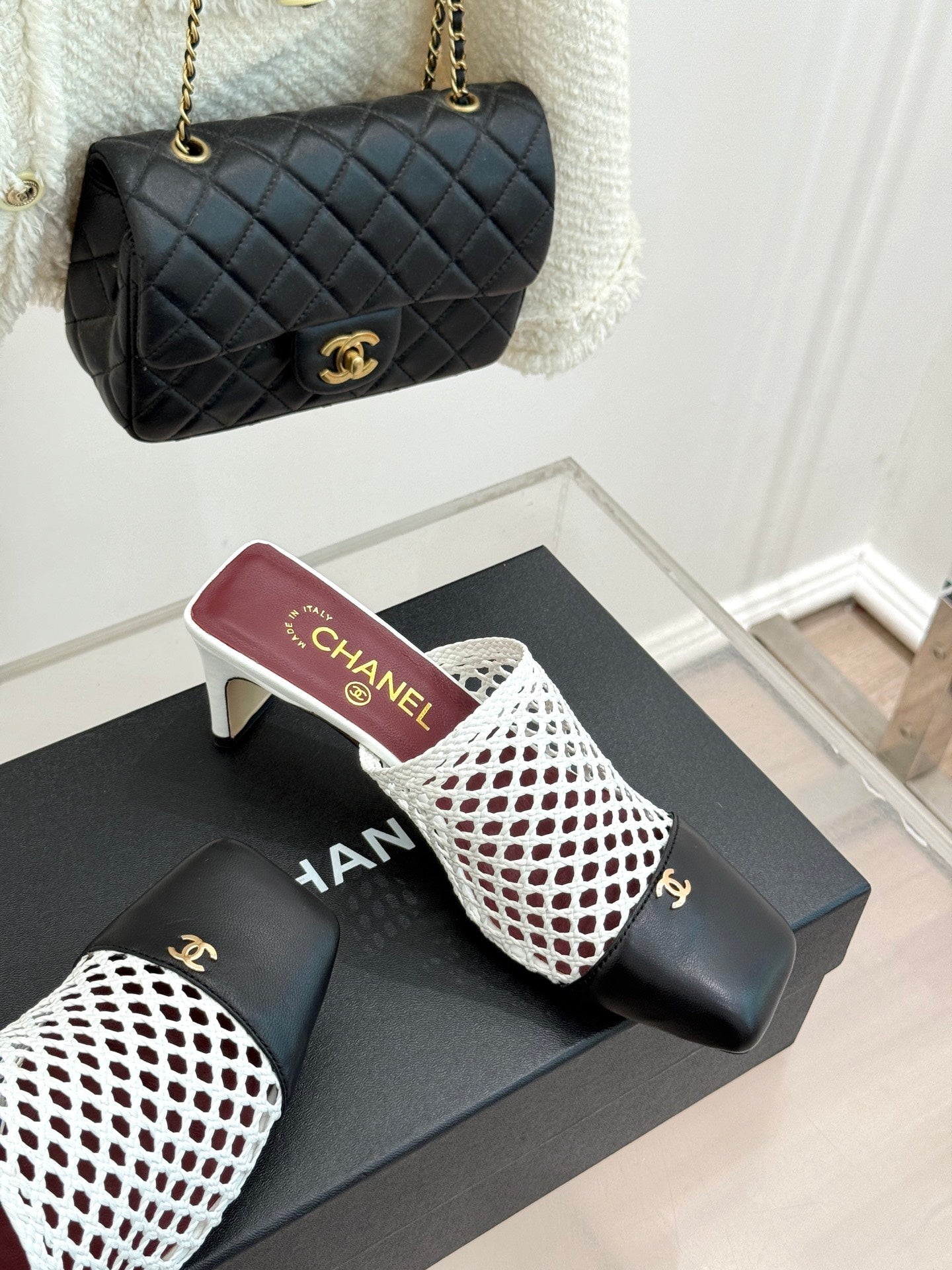CC 26s Square-Toe Sandals Black White Distinct Woven 887976
