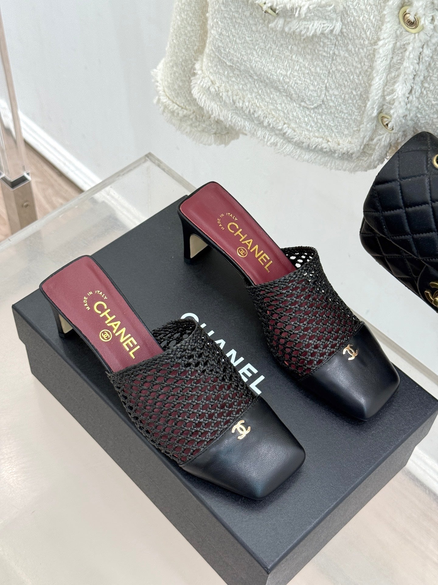 CC 26s Square-Toe Sandals Black Distinct Woven 887977