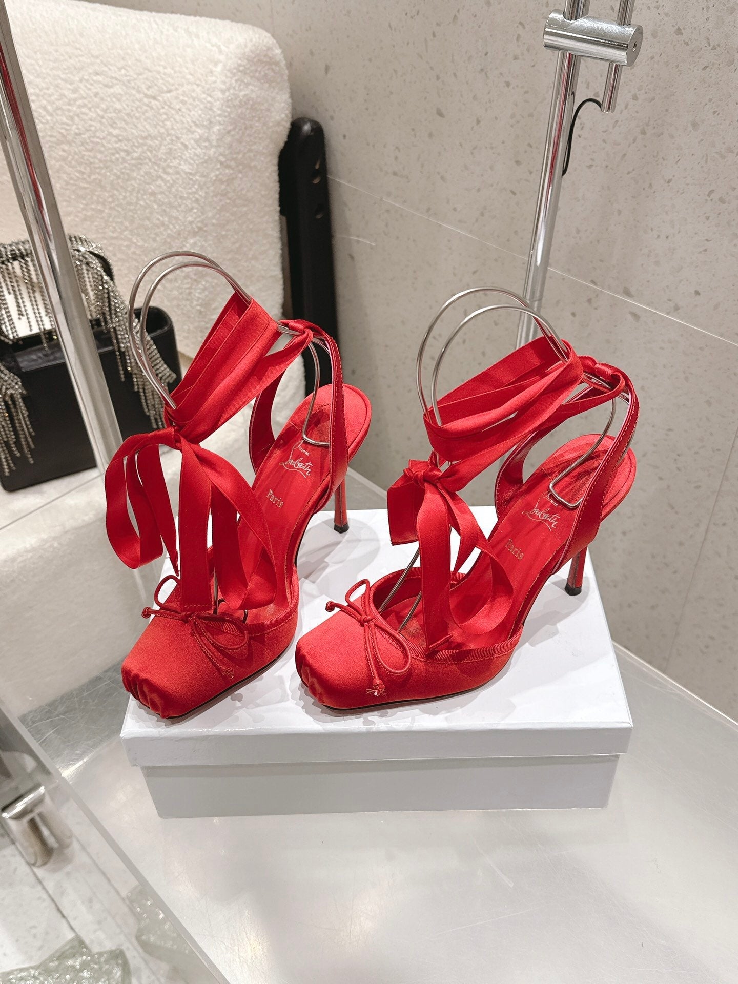 CL Cassia Lace Up Pumps 10.5 Red Satin 610816