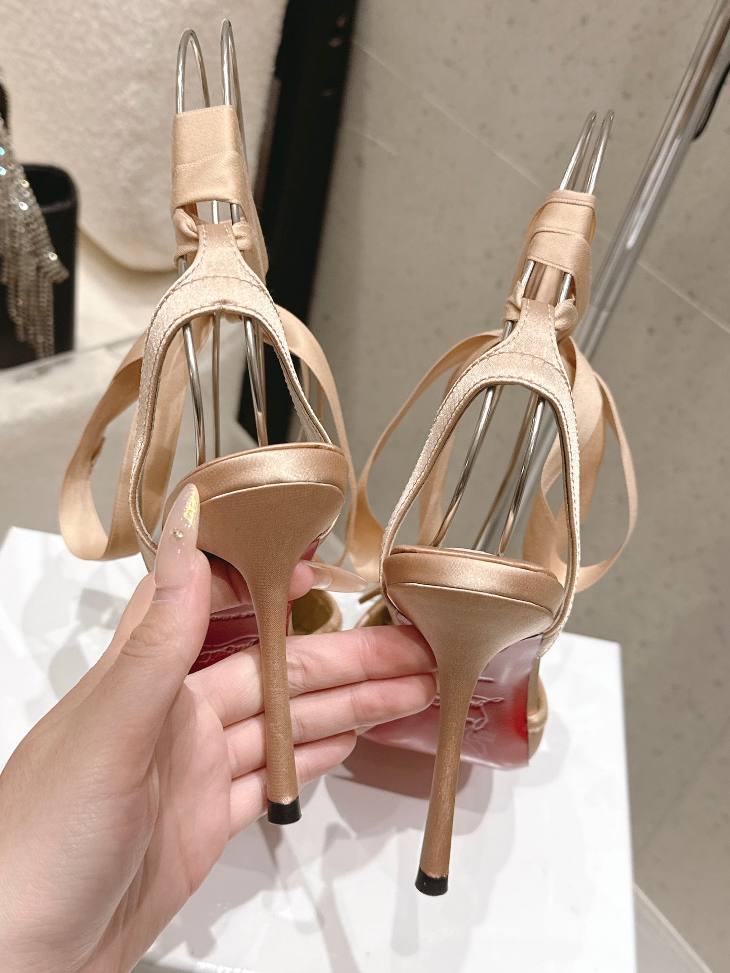CL Cassia Lace Up Pumps 10.5 Beige Satin 610819