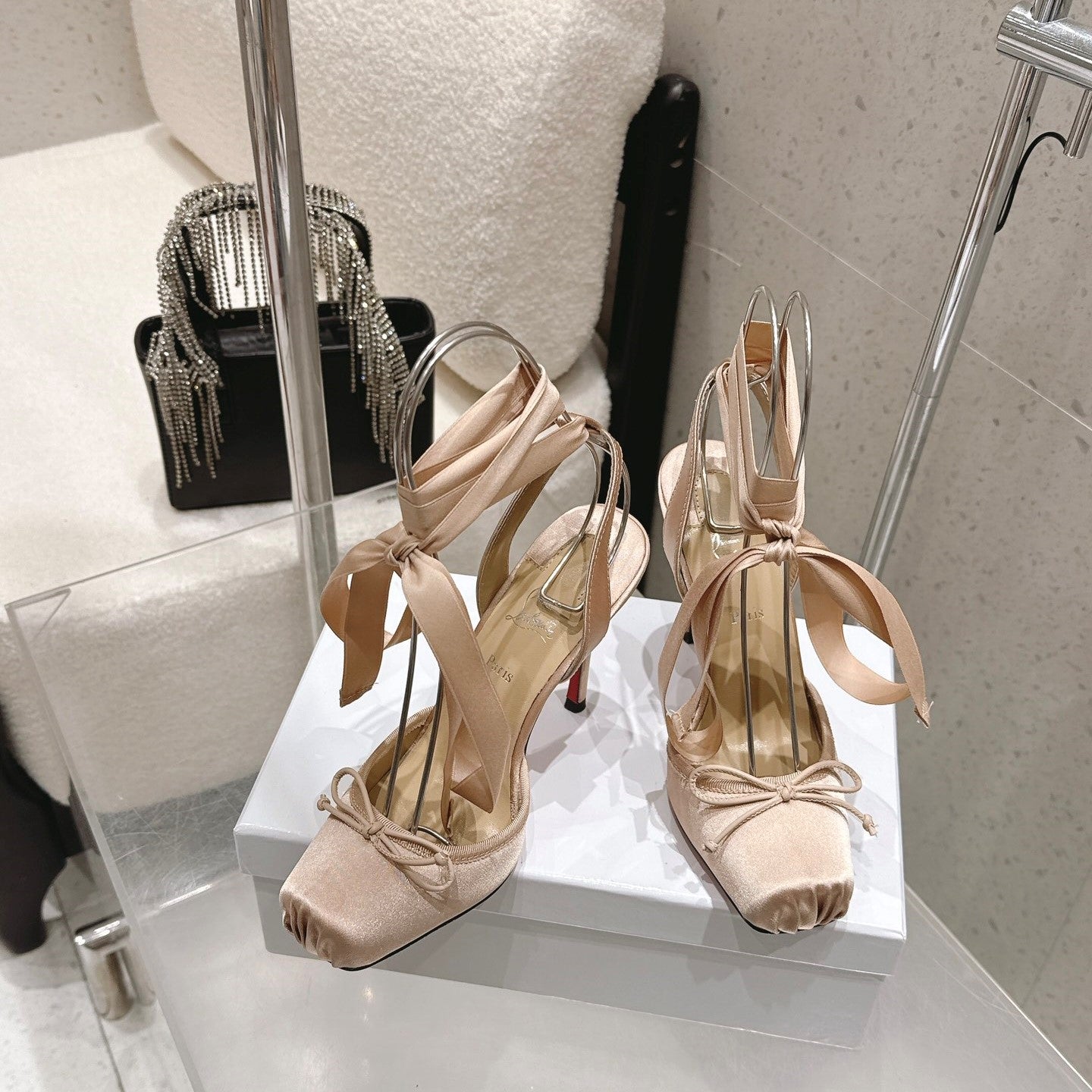CL Cassia Lace Up Pumps 10.5 Beige Satin 610819