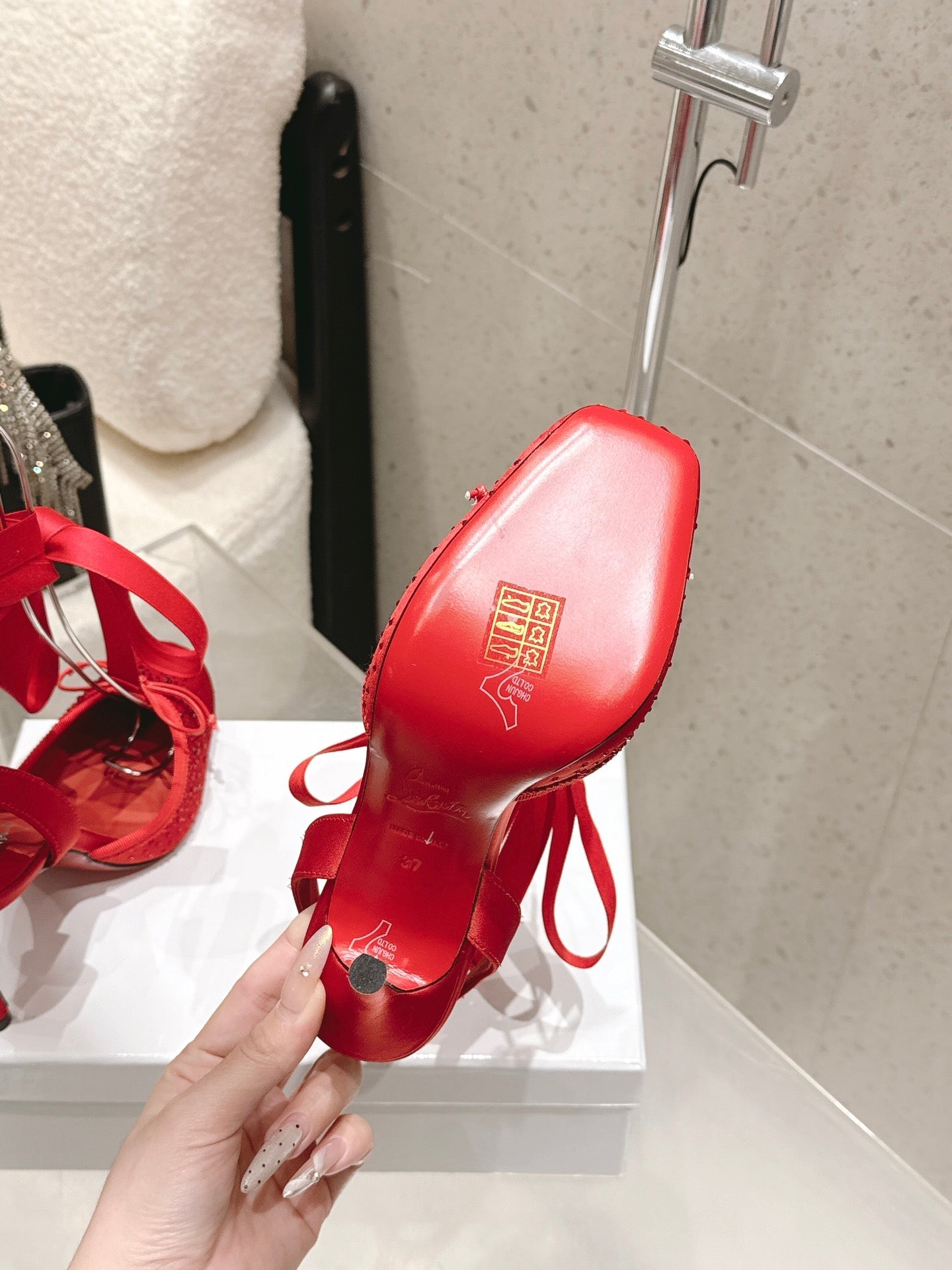 CL Cassia Lace Up Pumps Diamond-Embellished 10.5 Red Satin 610823