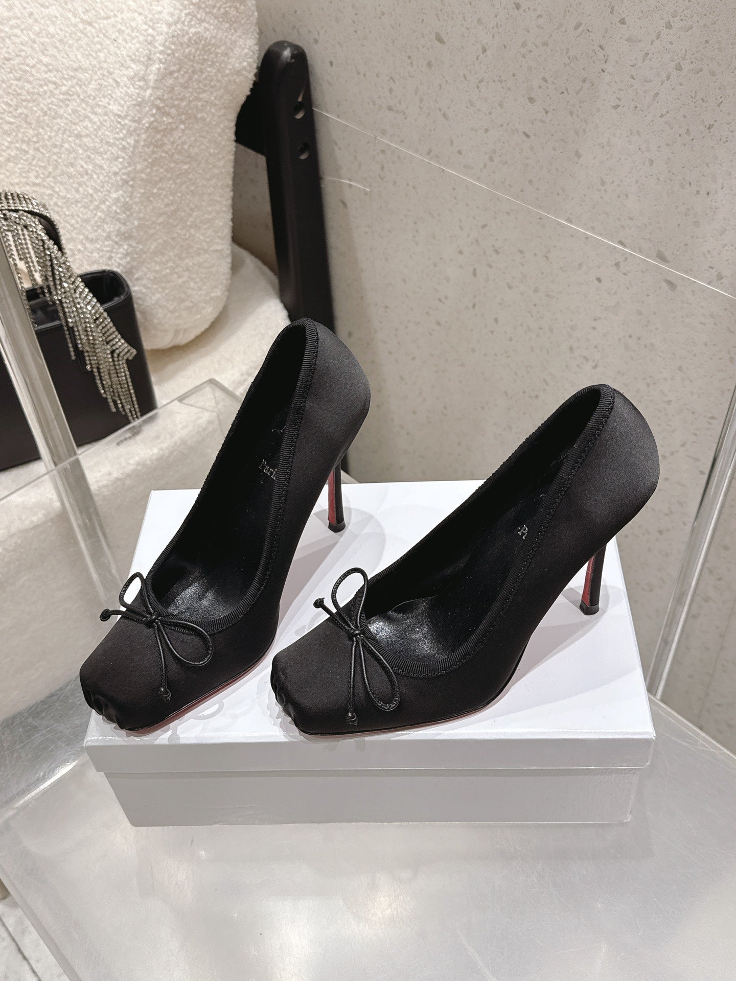 CL Cassia Nodo Pumps 10.5 Black Satin 610825