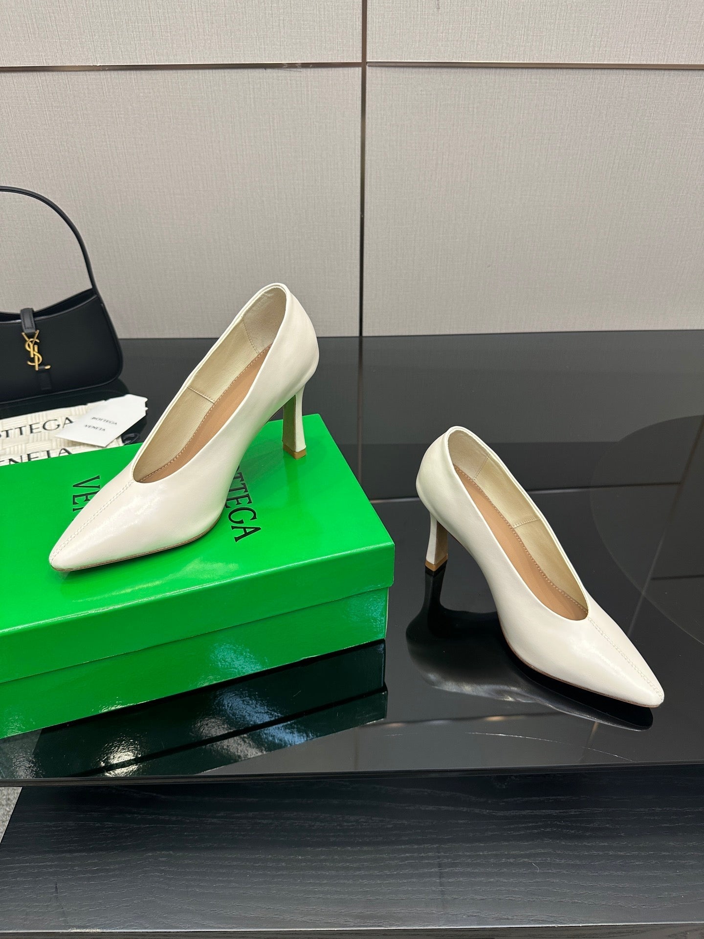 BV Pump 90mm White Calfskin 427647