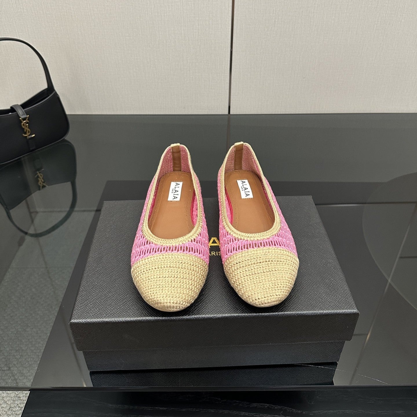 Alaia 2025 Ballet Flat Beige Pink Raffia 433751