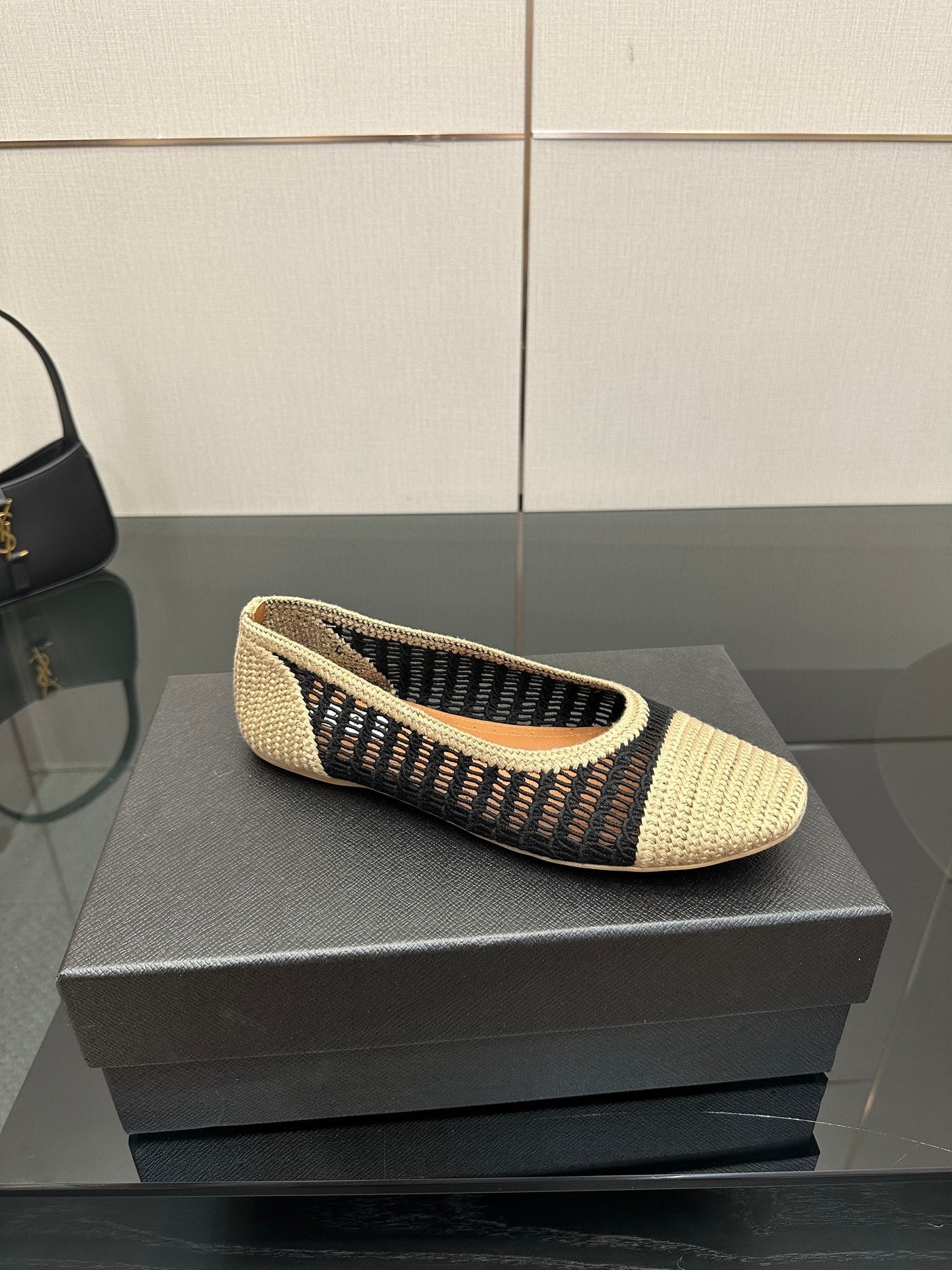 Alaia 2025 Ballet Flat Beige Black Raffia 433754