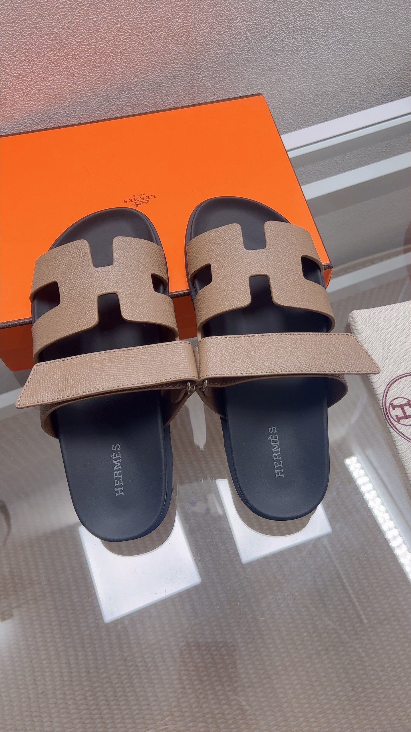 HM Chypre Sandal Taupe Espom Leather 827509