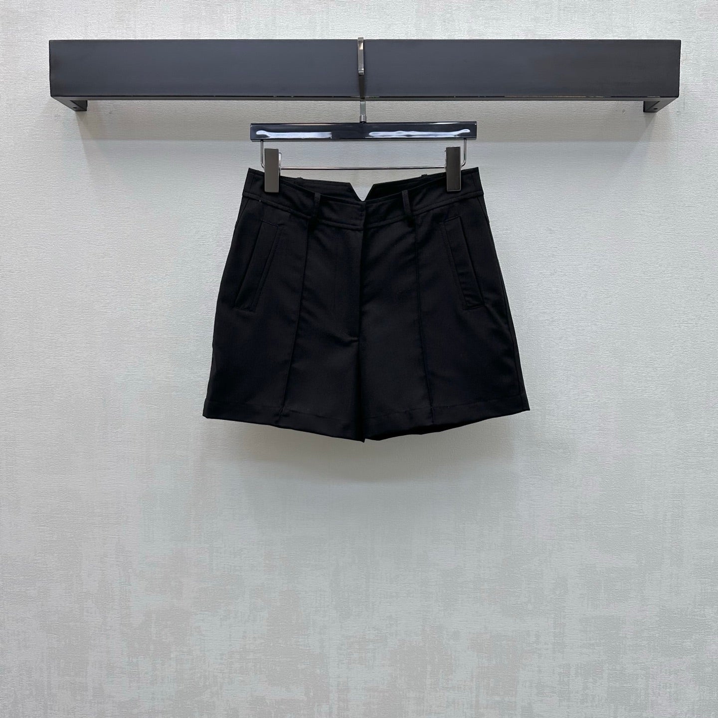 HM 26s Cropped Short Black Cotton 378810