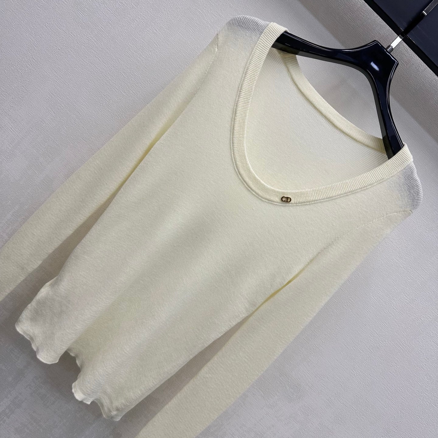 CD 26s U-Neck Metal Logo Knit Base Layer Top Cream Wool Polyester 422533