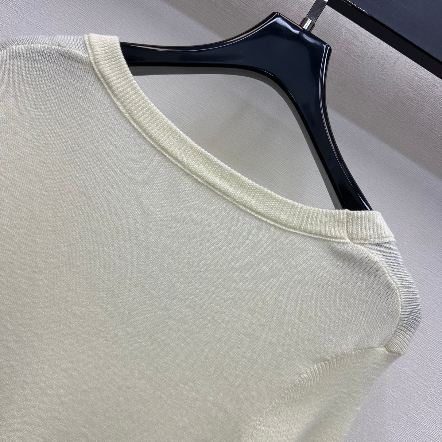 CD 26s U-Neck Metal Logo Knit Base Layer Top Cream Wool Polyester 422533