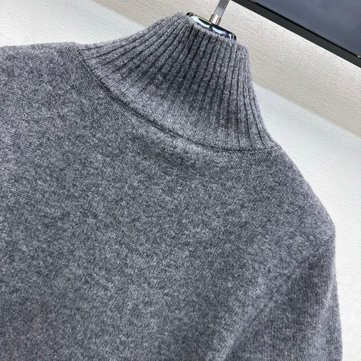 CC 26s Mock Neck Short Sleeve Knit Top Grey Wool Blend 434116
