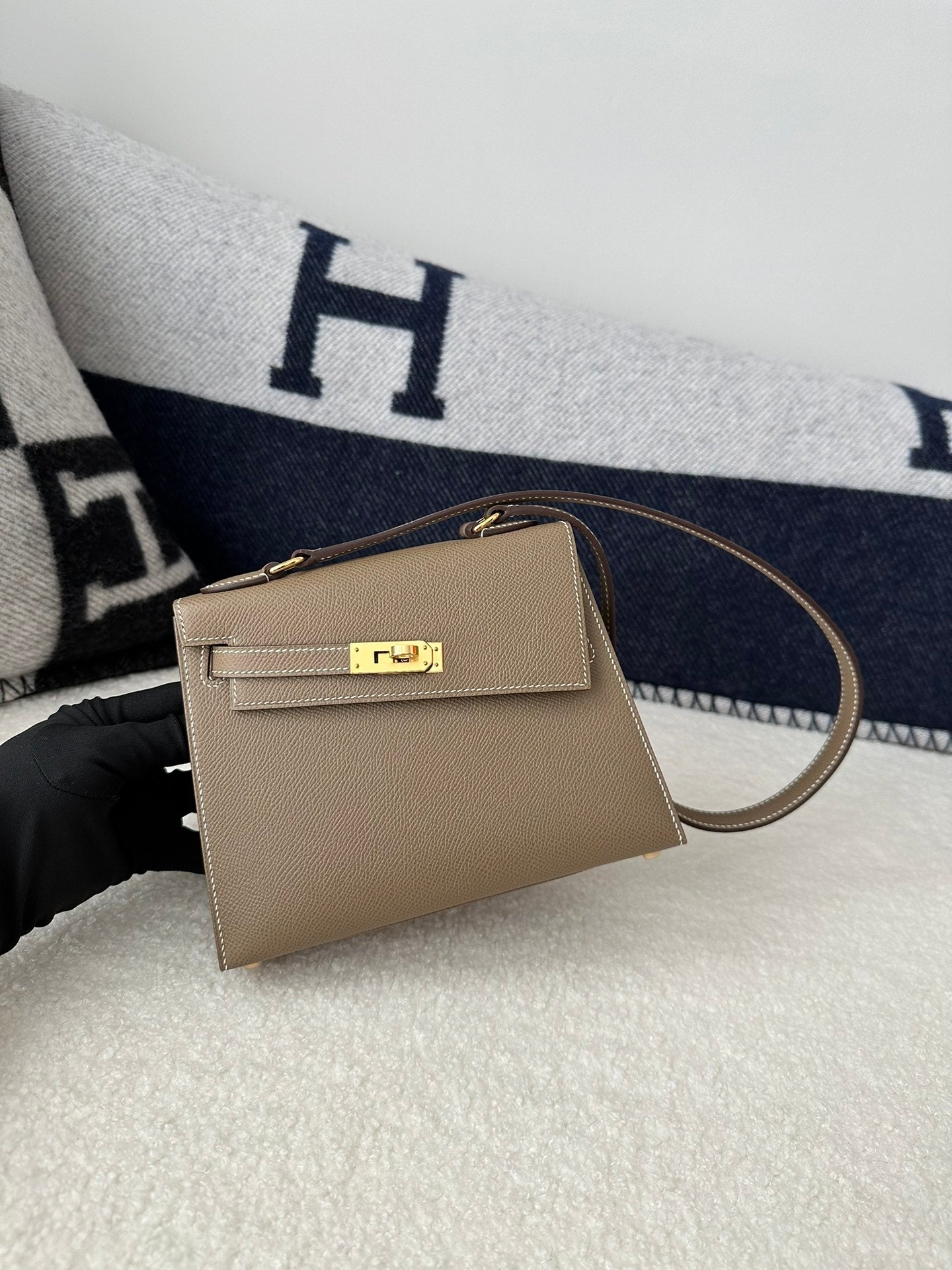 HM Kelly Desordre 20cm Etoupe Grey Epsom Gold Hardware