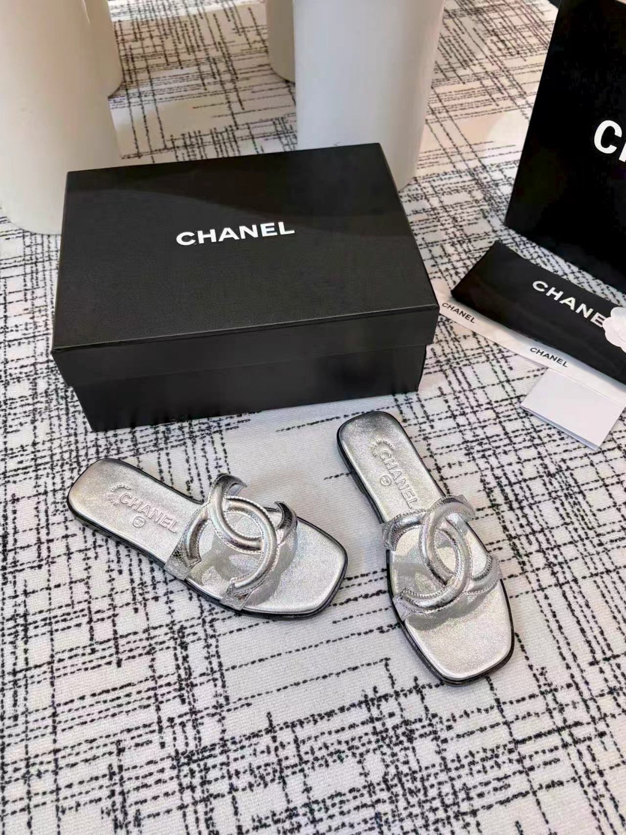 CC 26s Open-toe Sandal Sliver Sheepskin 681939