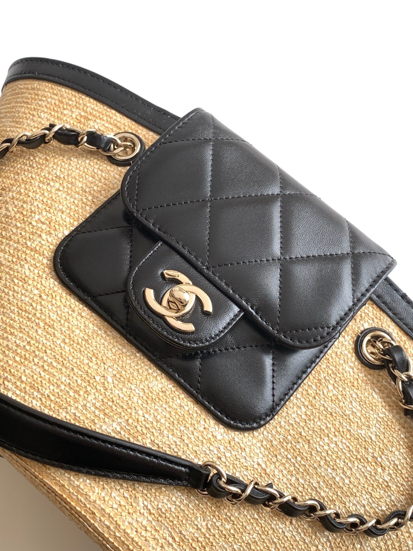 CC 2026 Medium Shopping Bag Beige Black Straw Calfskin