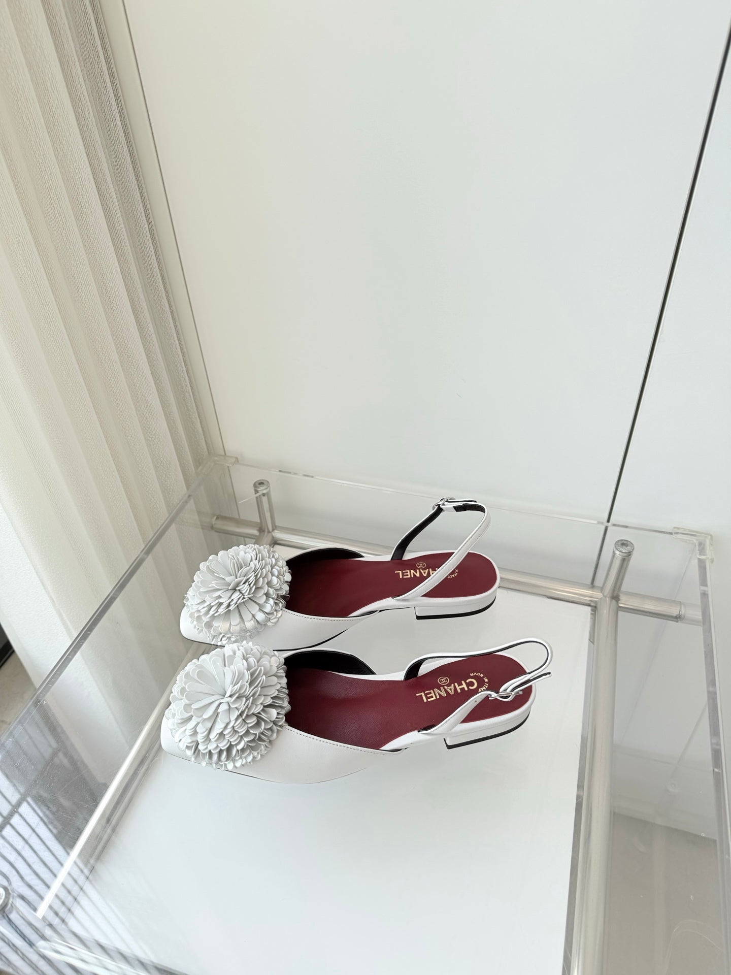 CC 26s Slingback 1.5cm Camellia Flower White Sheepskin 597408