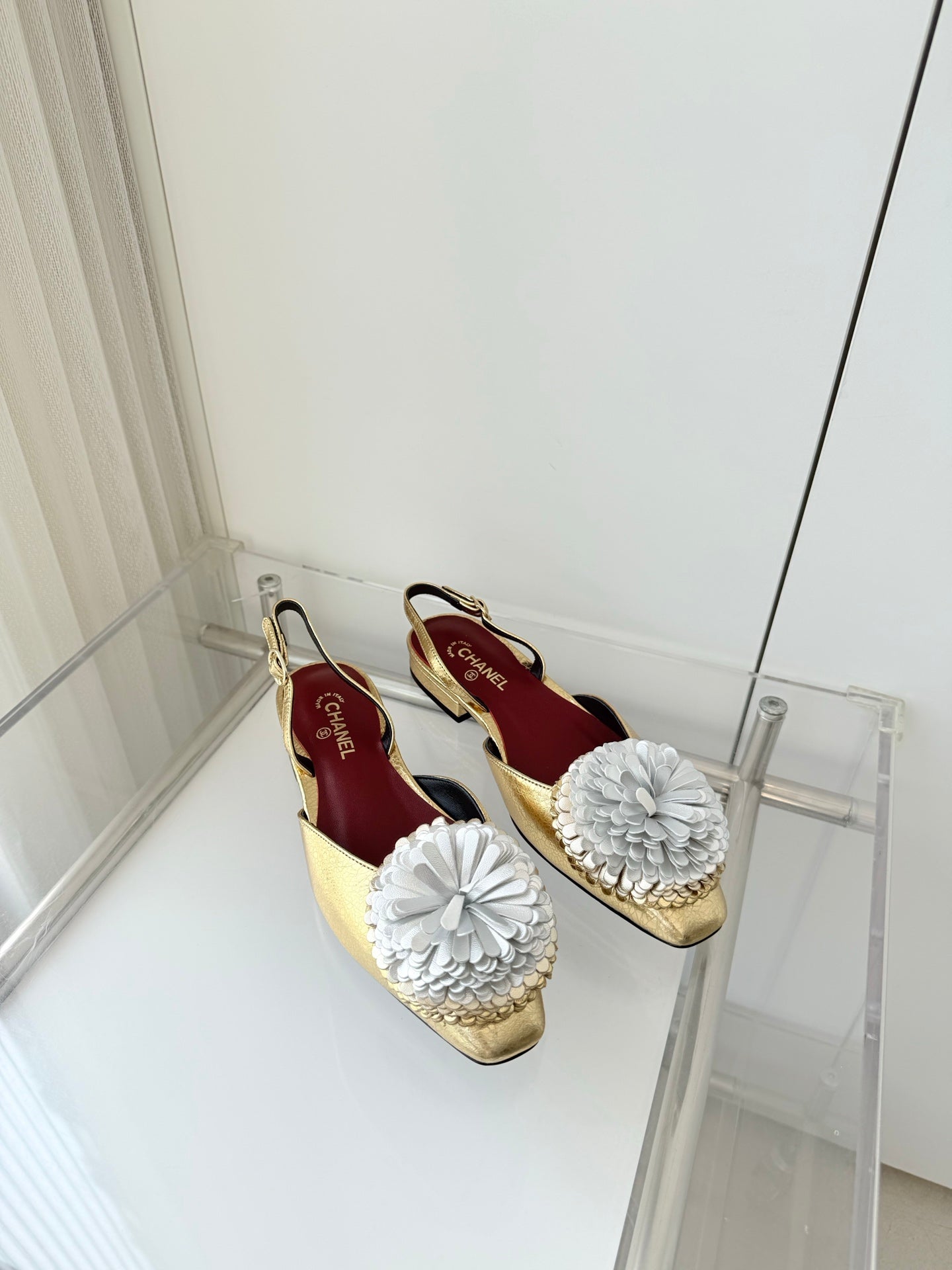 CC 26s Slingback 1.5cm Camellia Flower Gold Sheepskin 597409