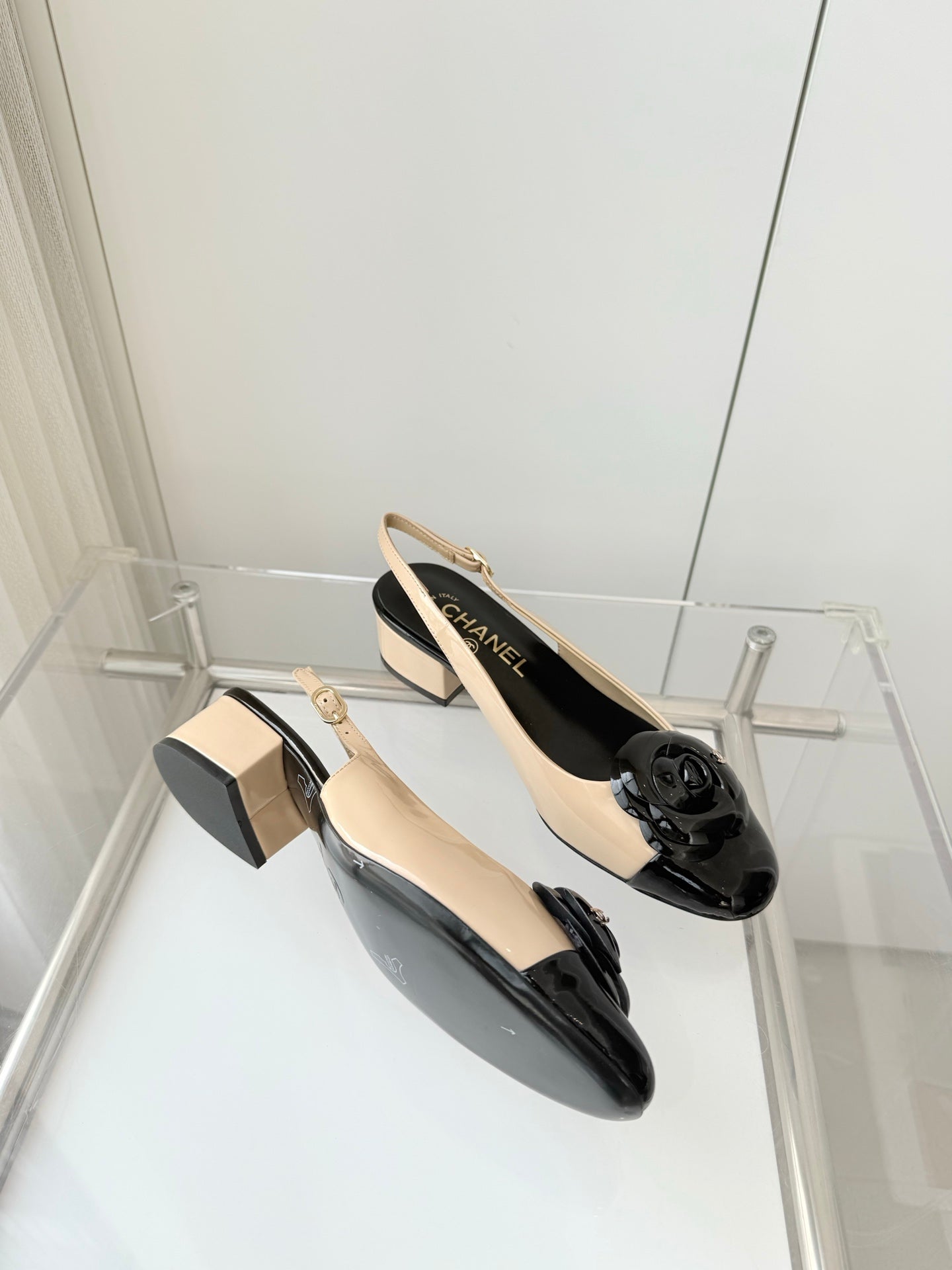 CC 26s Slingback Floral 3.5cm Black Beige Patent Leather 597417