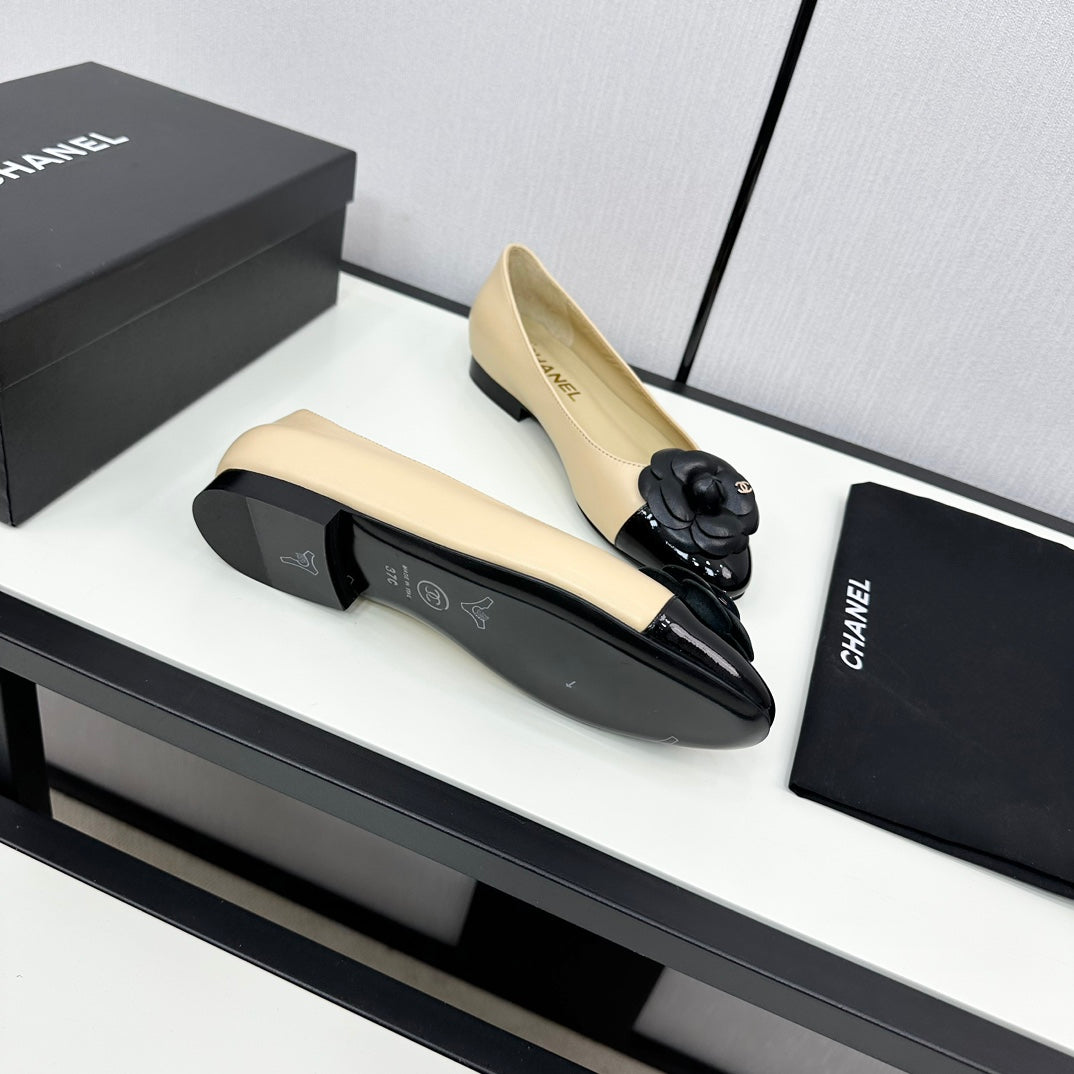 ballet flat flower beige calfskin black patent calfskin