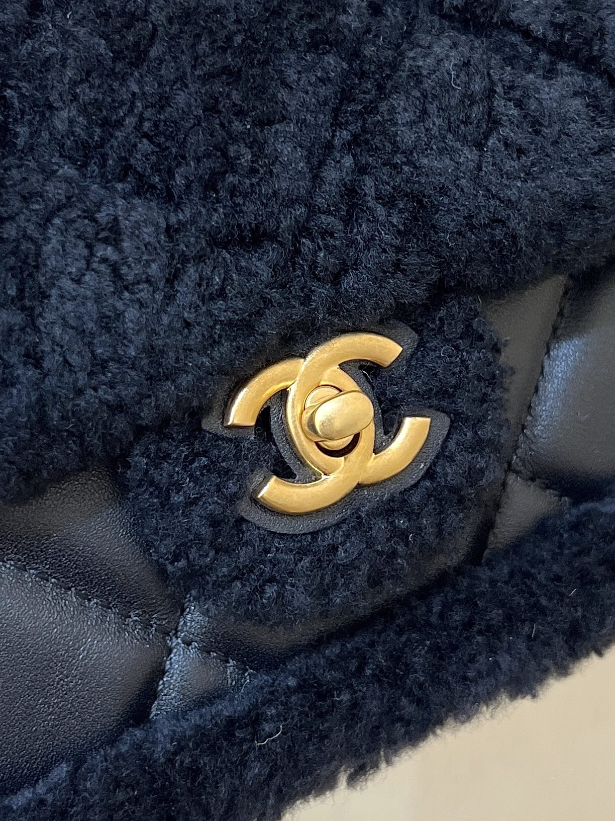 CC 24K Teddy Bear CF 18 cm Black Lambskin & Fur Light GHW