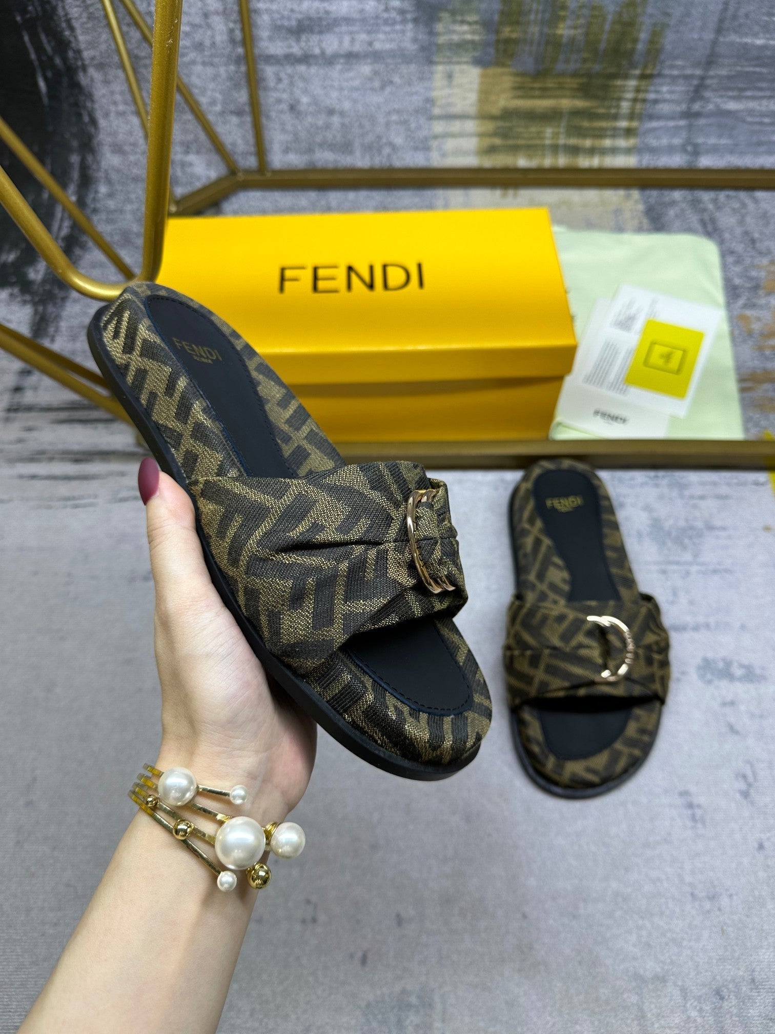 FF Feel 10 Olive Black FF jacquard Slide