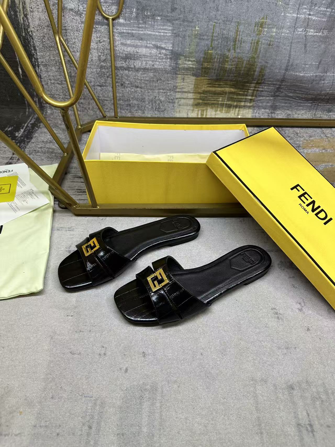 Fendi FFold Leather Slides Black Leather 826542