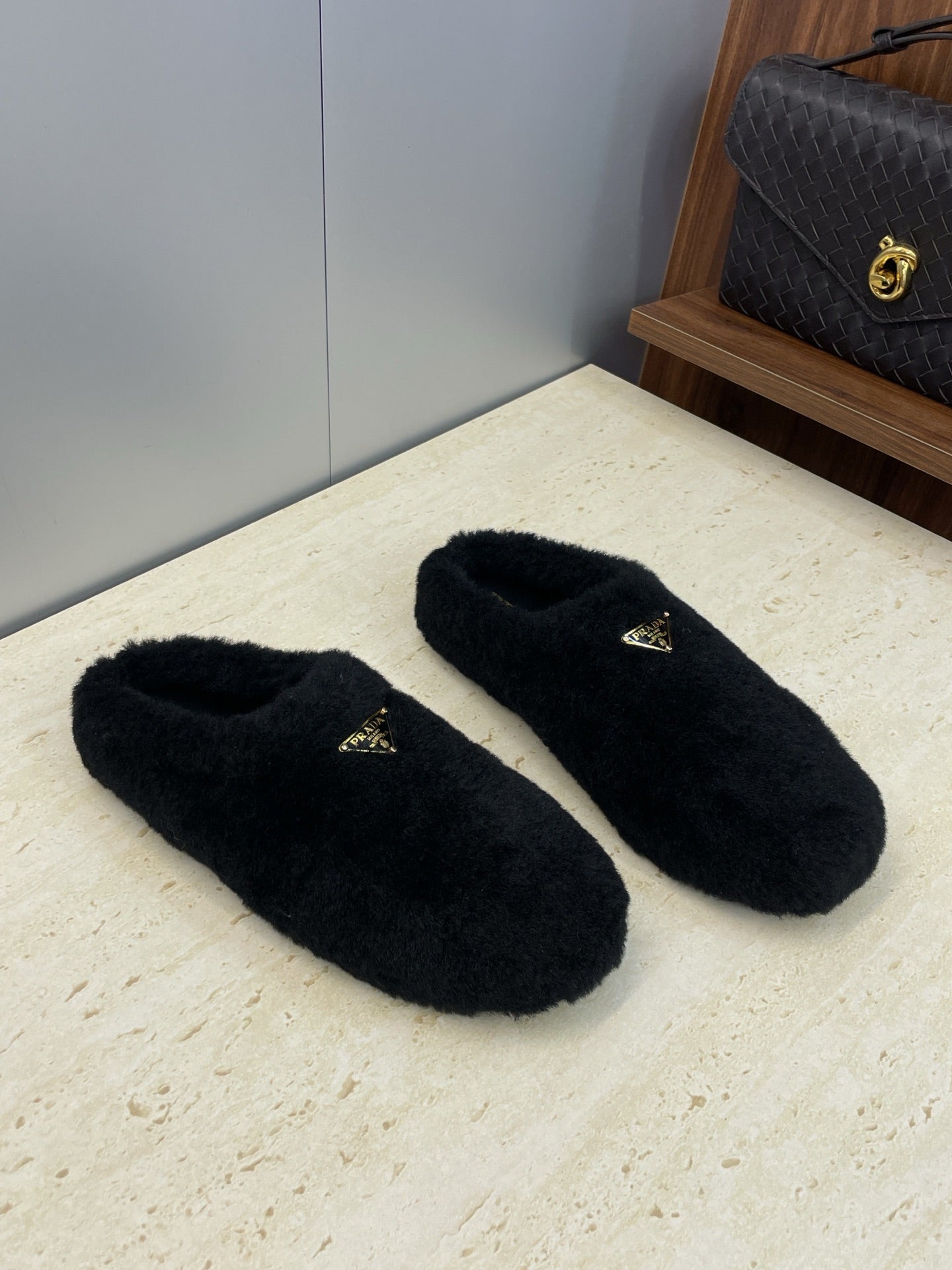 Prada 25s Slide Black Shearing 551884
