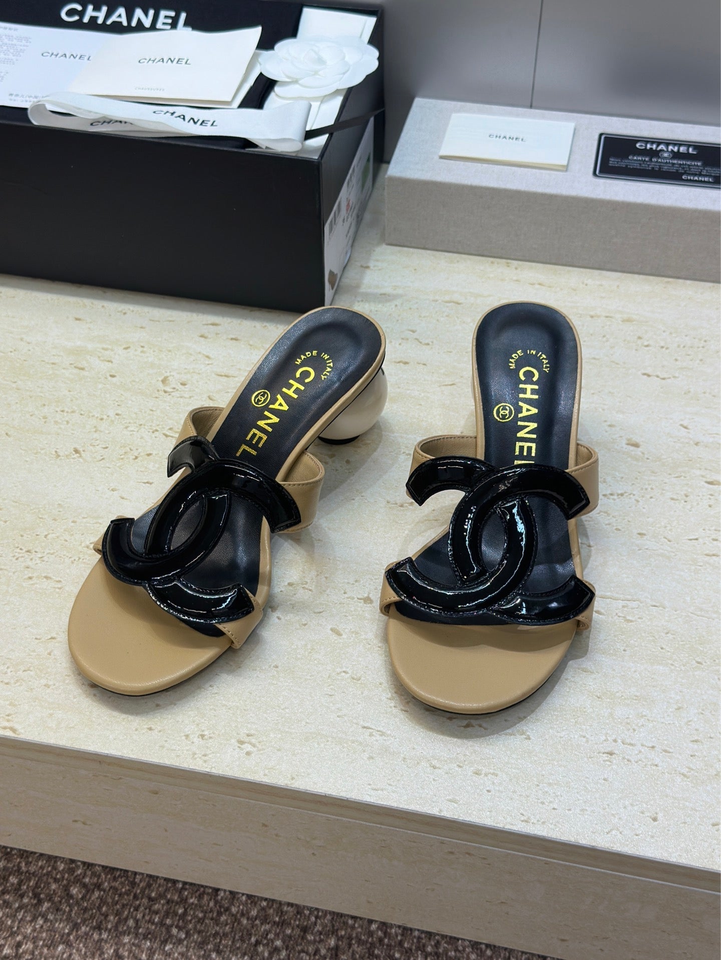 CC 26s Round Toe Open Toe Cutout Sandals 7cm Black Beige Leather Suede 761935