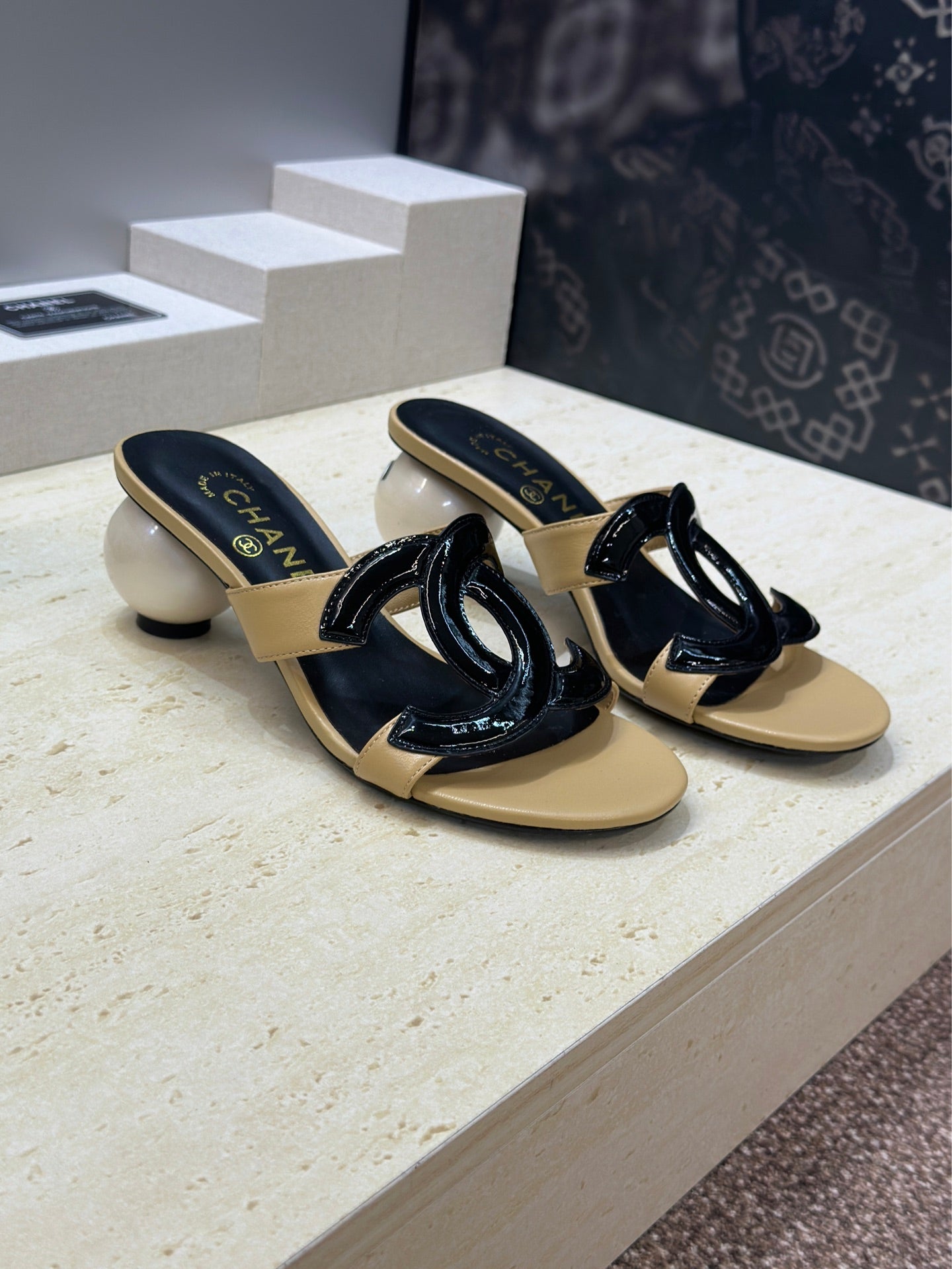 CC 26s Round Toe Open Toe Cutout Sandals 7cm Black Beige Leather Suede 761935