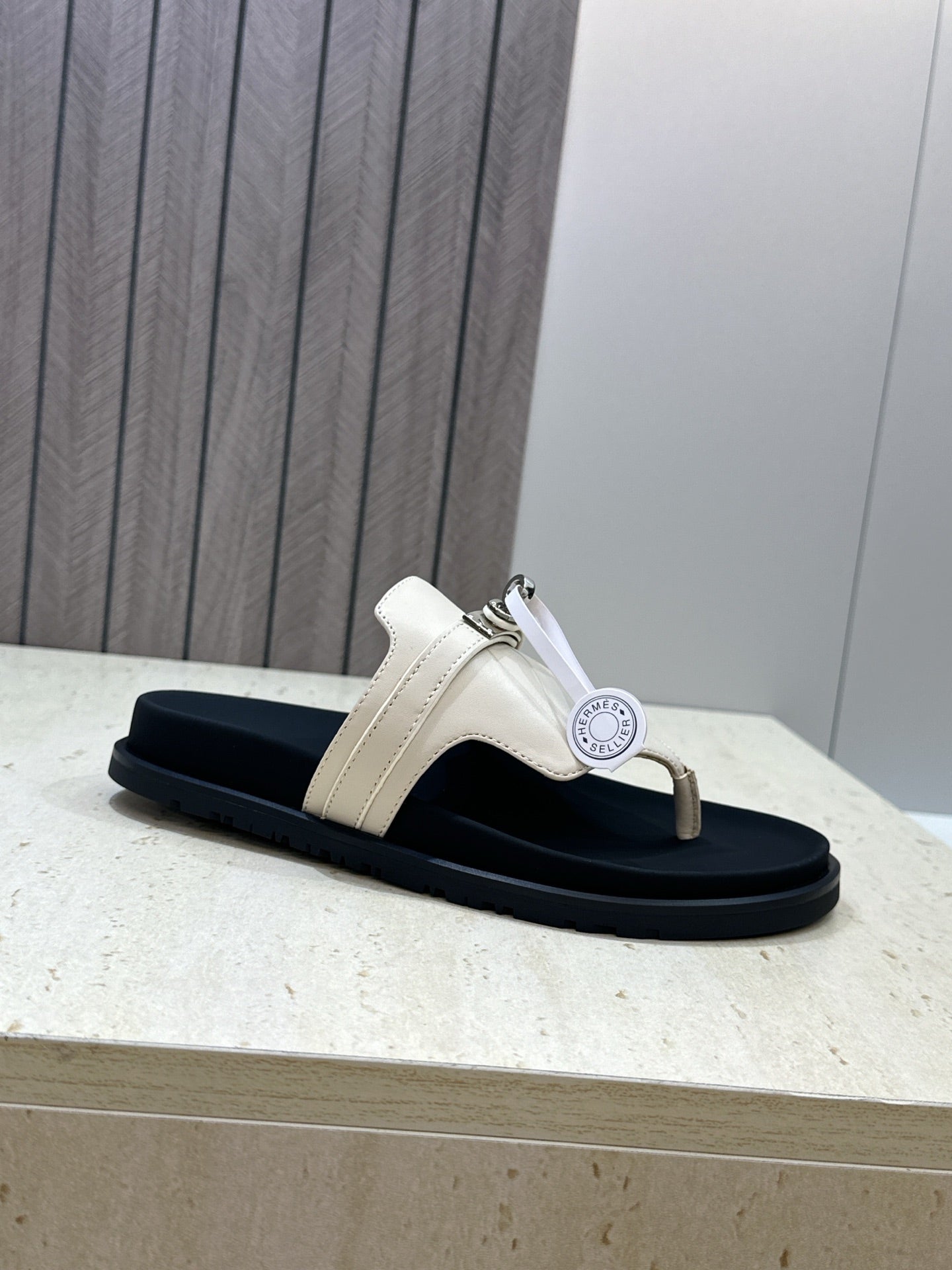 HM 26s Empire Sandal In Ivory White Calfskin Silver Hardware