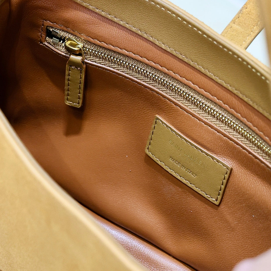 LE 5 À 7 BAG 25 IN BRONZE BROWN SUEDE COPPER LOGO