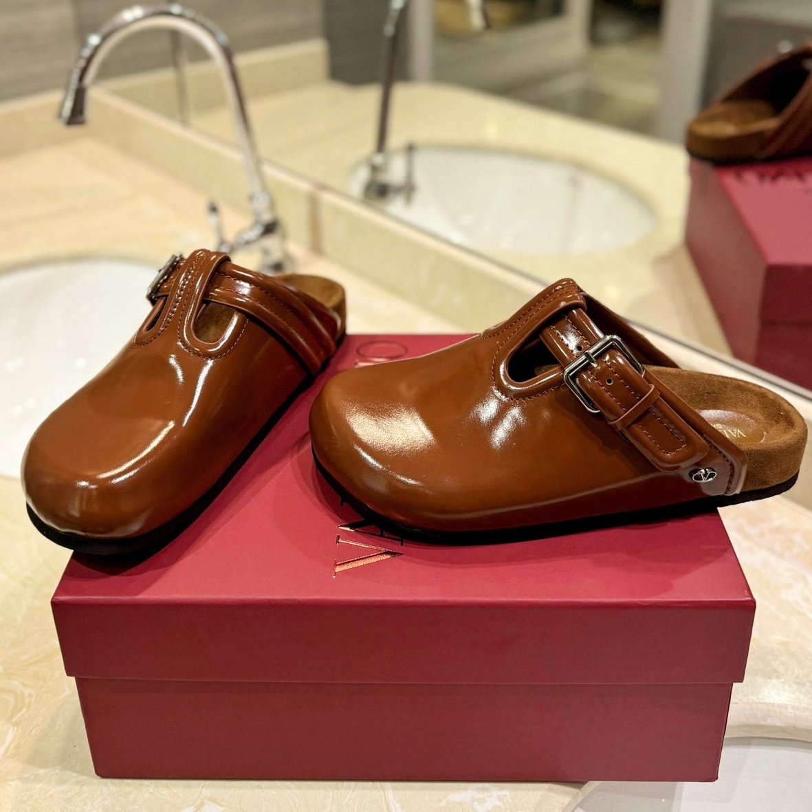 Valentino Fussfriend Bronze Brown Patent Calfskin Leather Sabot